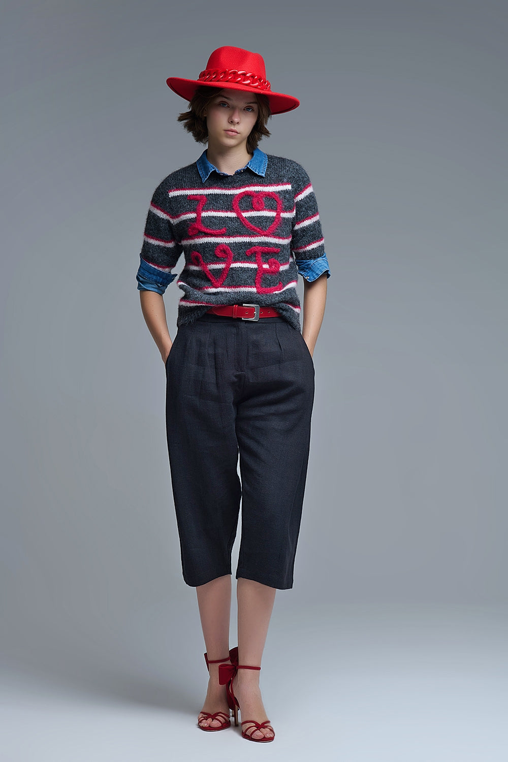 Jersey Love de manga corta bordado en gris oscuro Q2