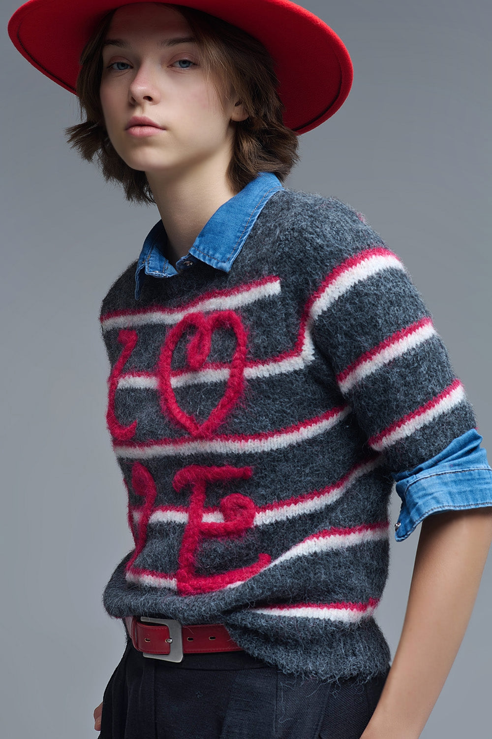 Jersey Love de manga corta bordado en gris oscuro Q2