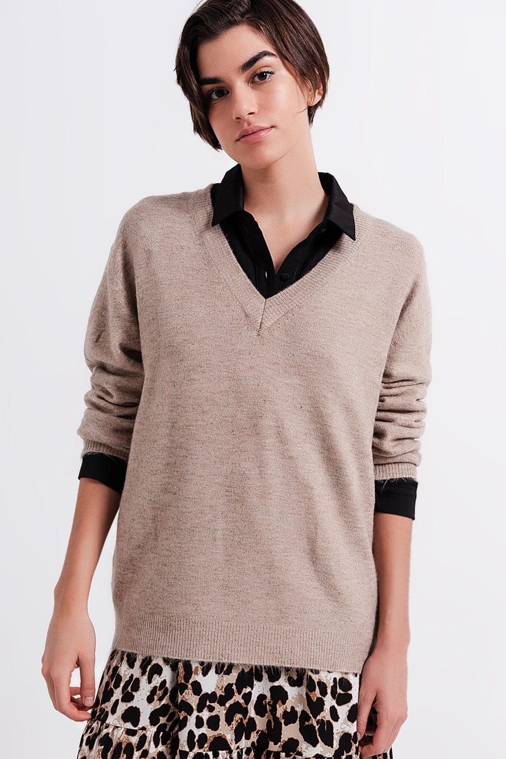 Jersey marron claro con cuello de pico Q2