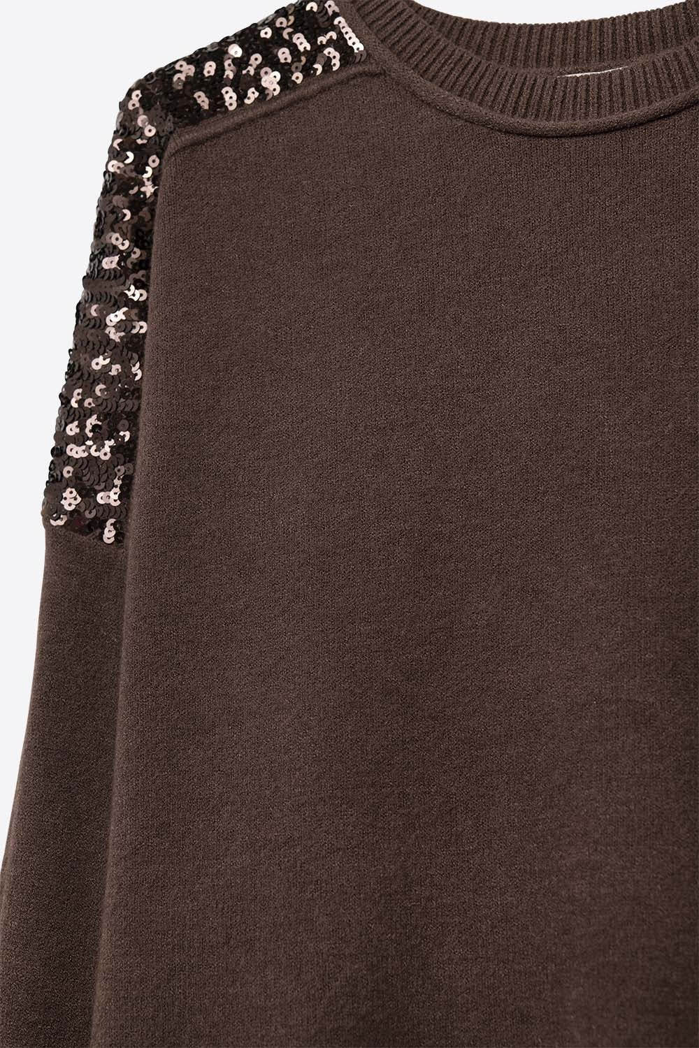 Jersey marrón de manga larga con lentejuelas en los hombros Q2