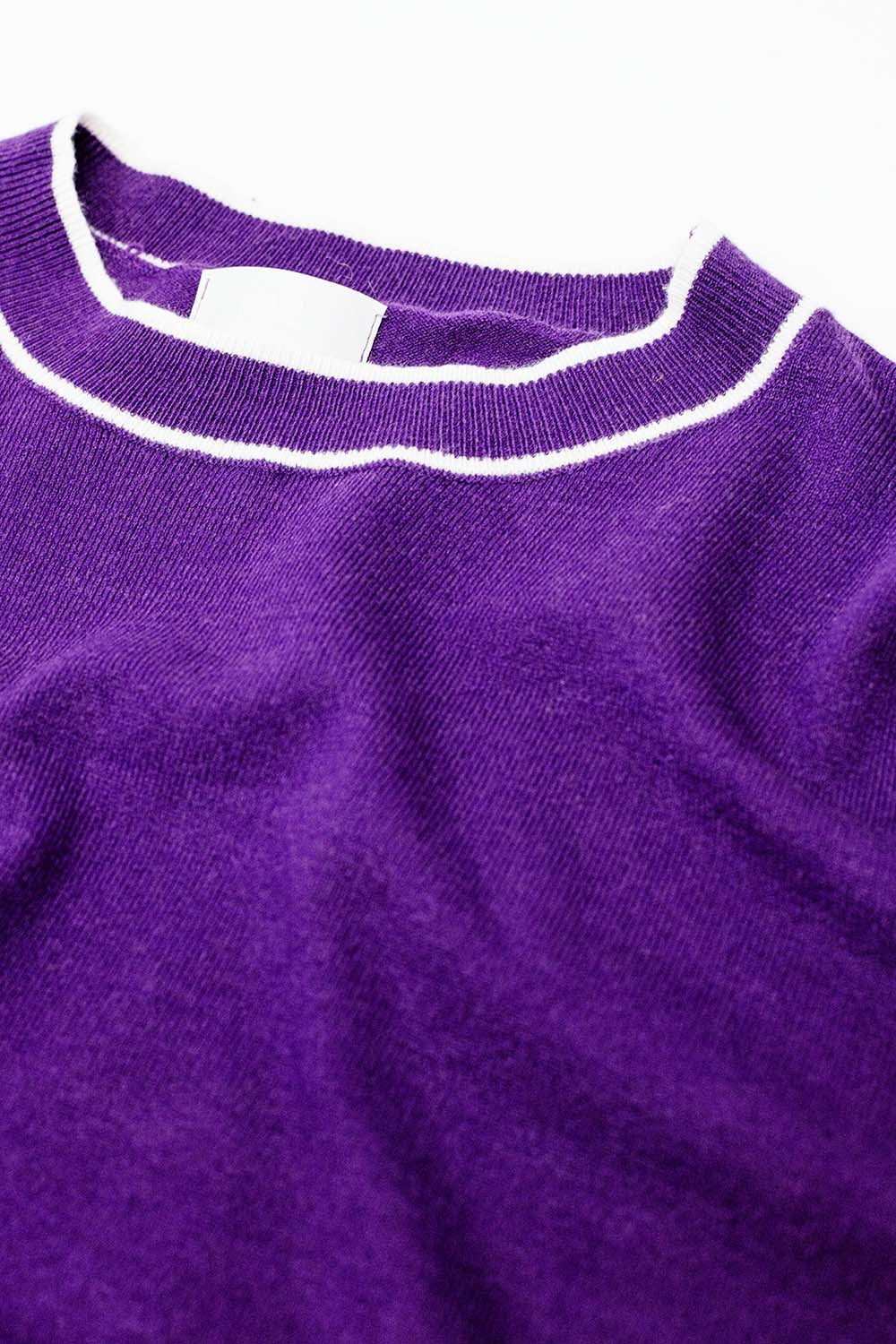 Jersey morado de manga corta con detalle de líneas blancas Q2