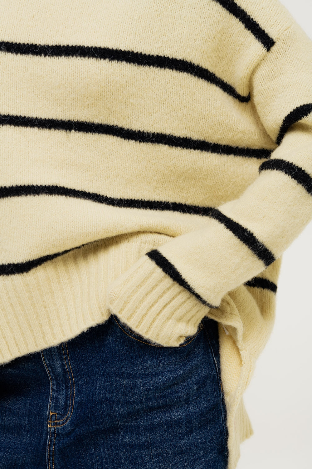Jersey oversize crema con rayas negras Q2