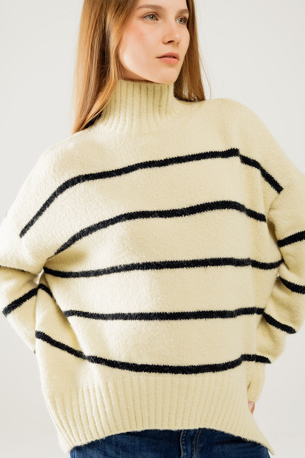 Jersey oversize crema con rayas negras Q2