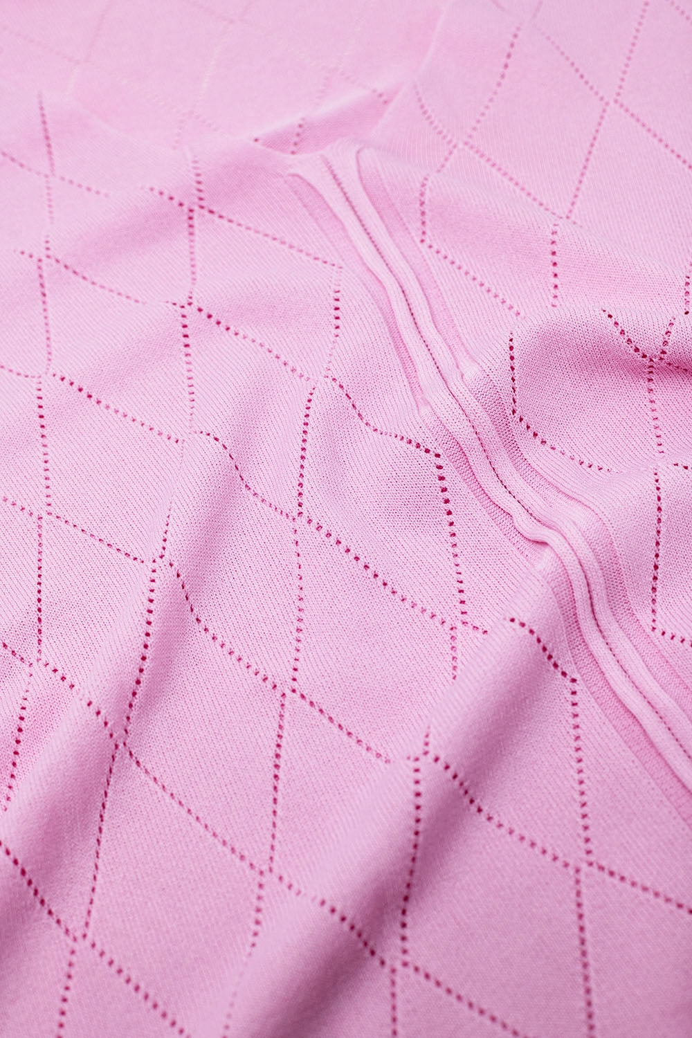 Jersey rosa claro de manga corta con estampado de rombos Q2