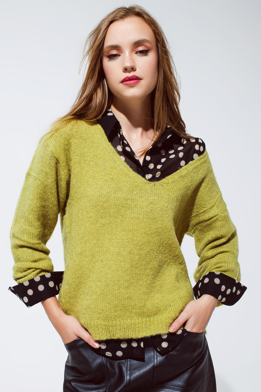 Q2 Jersey verde suave con cuello en V