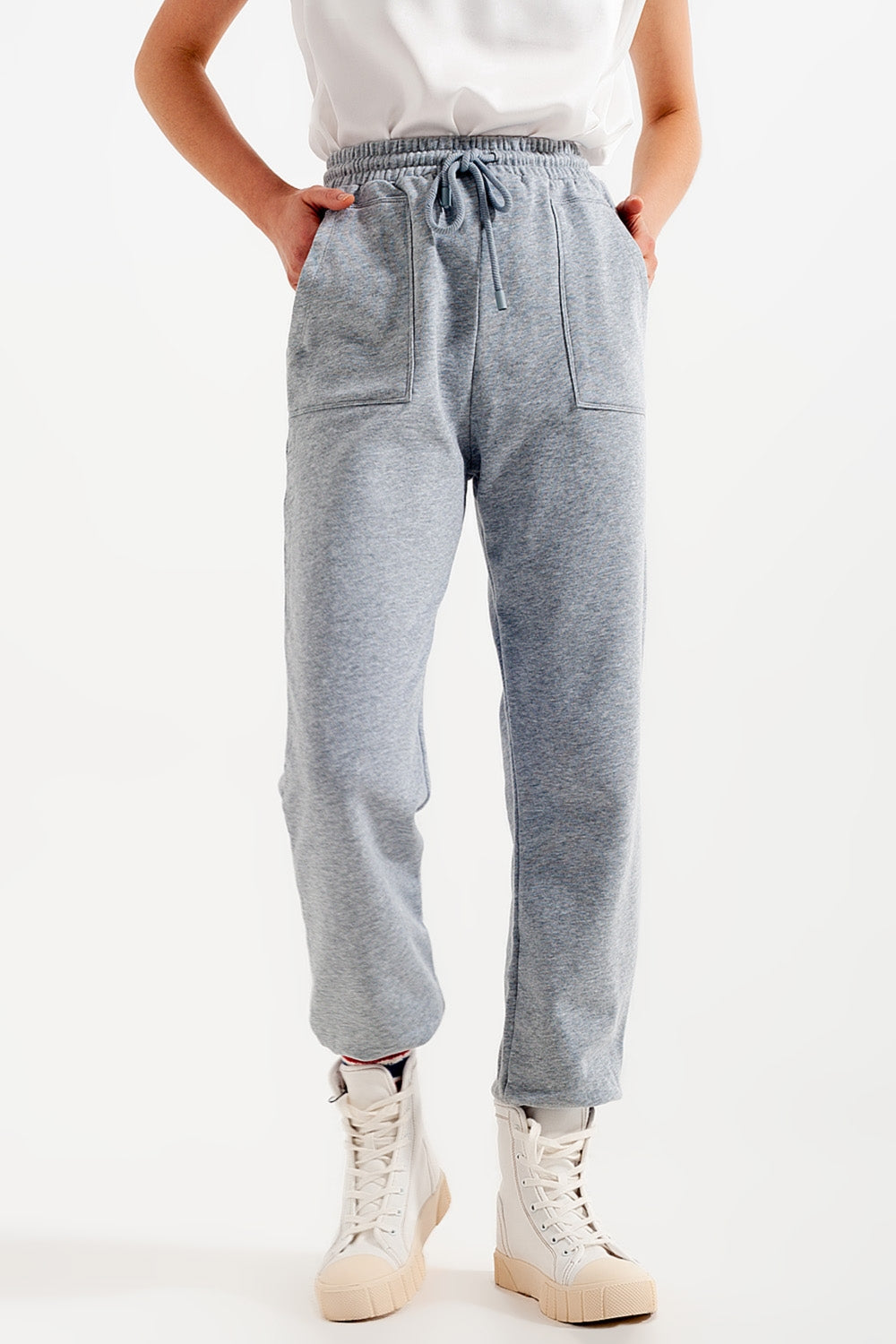 Joggers con cintura elástica en gris Q2