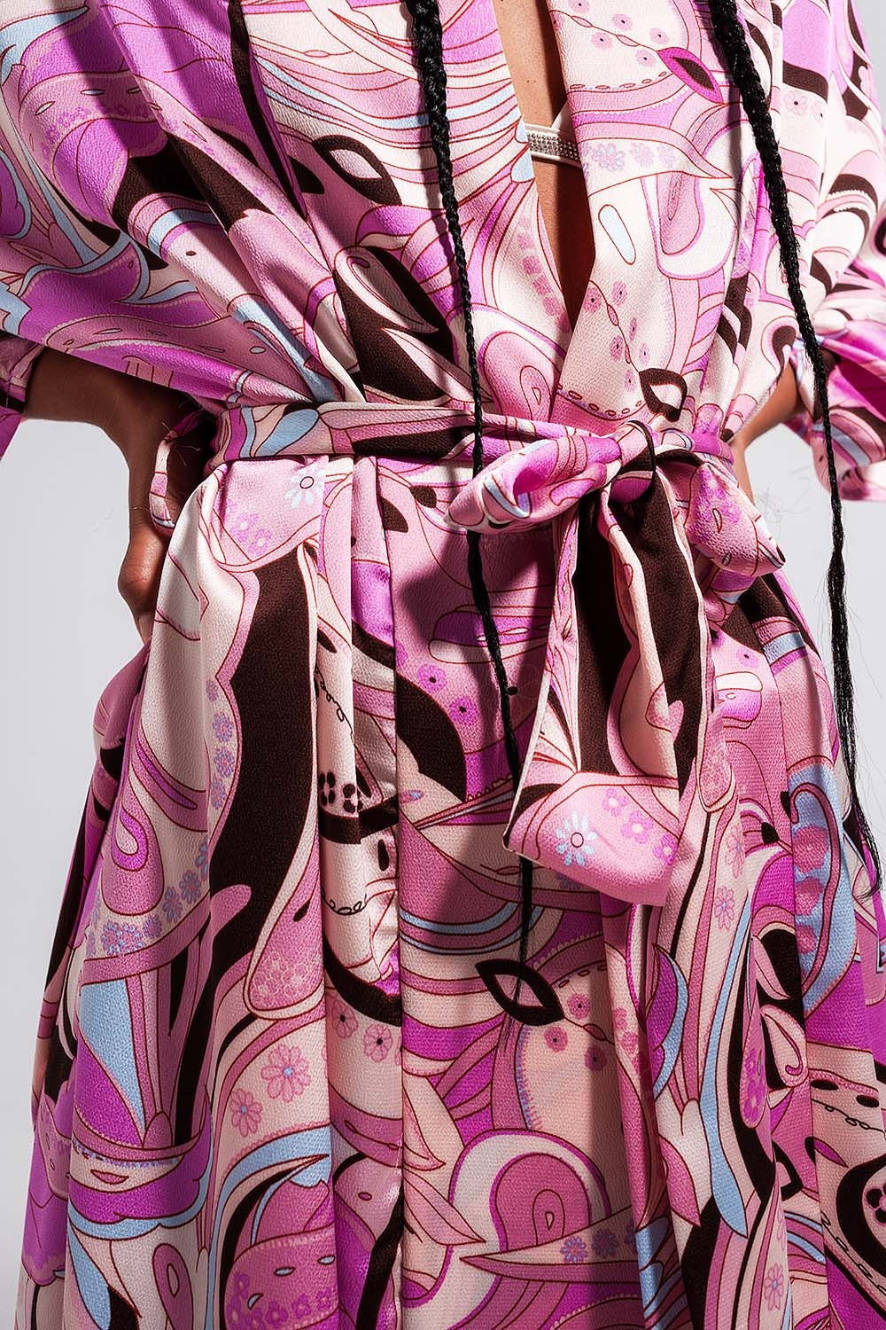 Kimono en rosa con estampado abstracto Q2