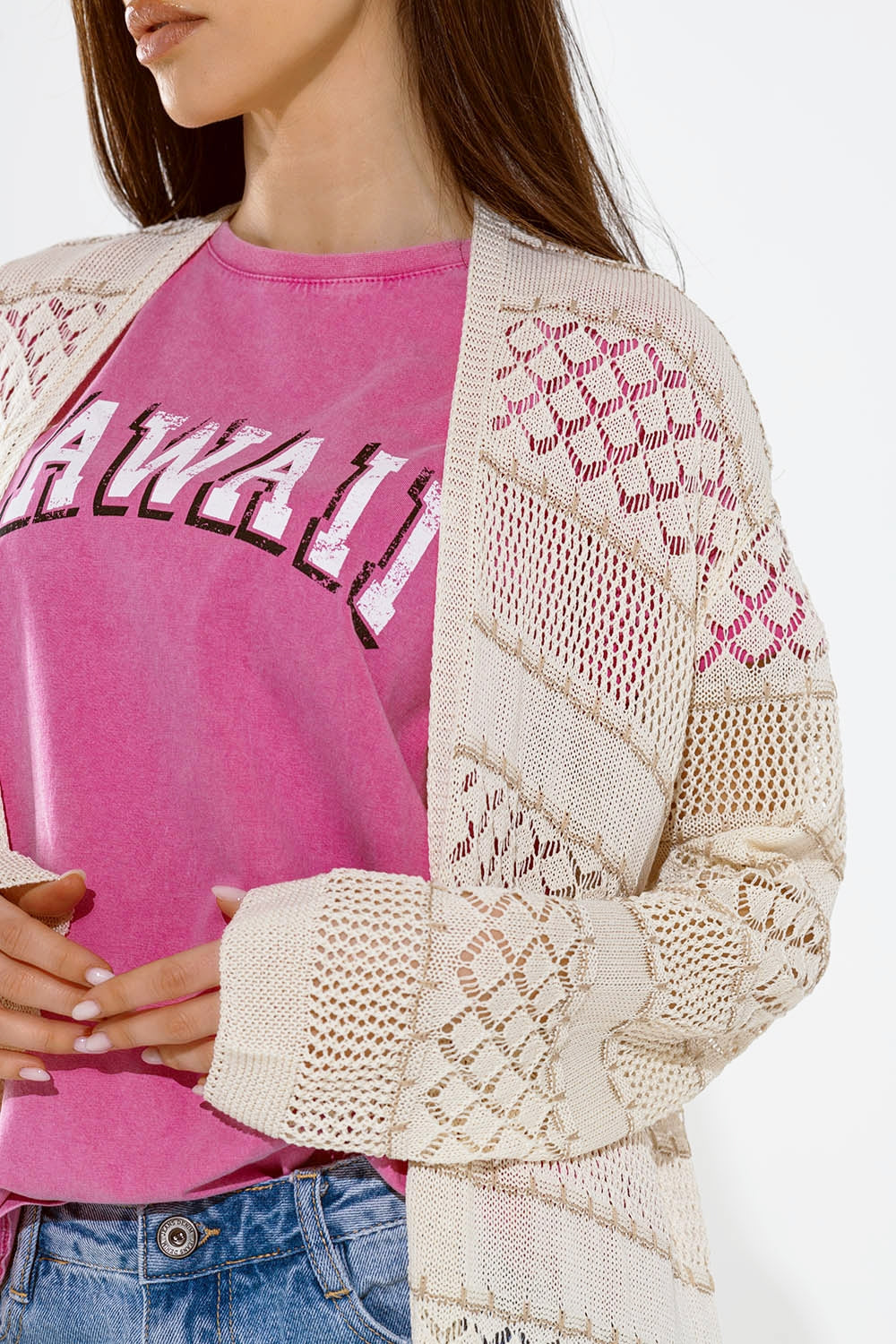 Maxi cárdigan de ganchillo beige con mangas largas Q2
