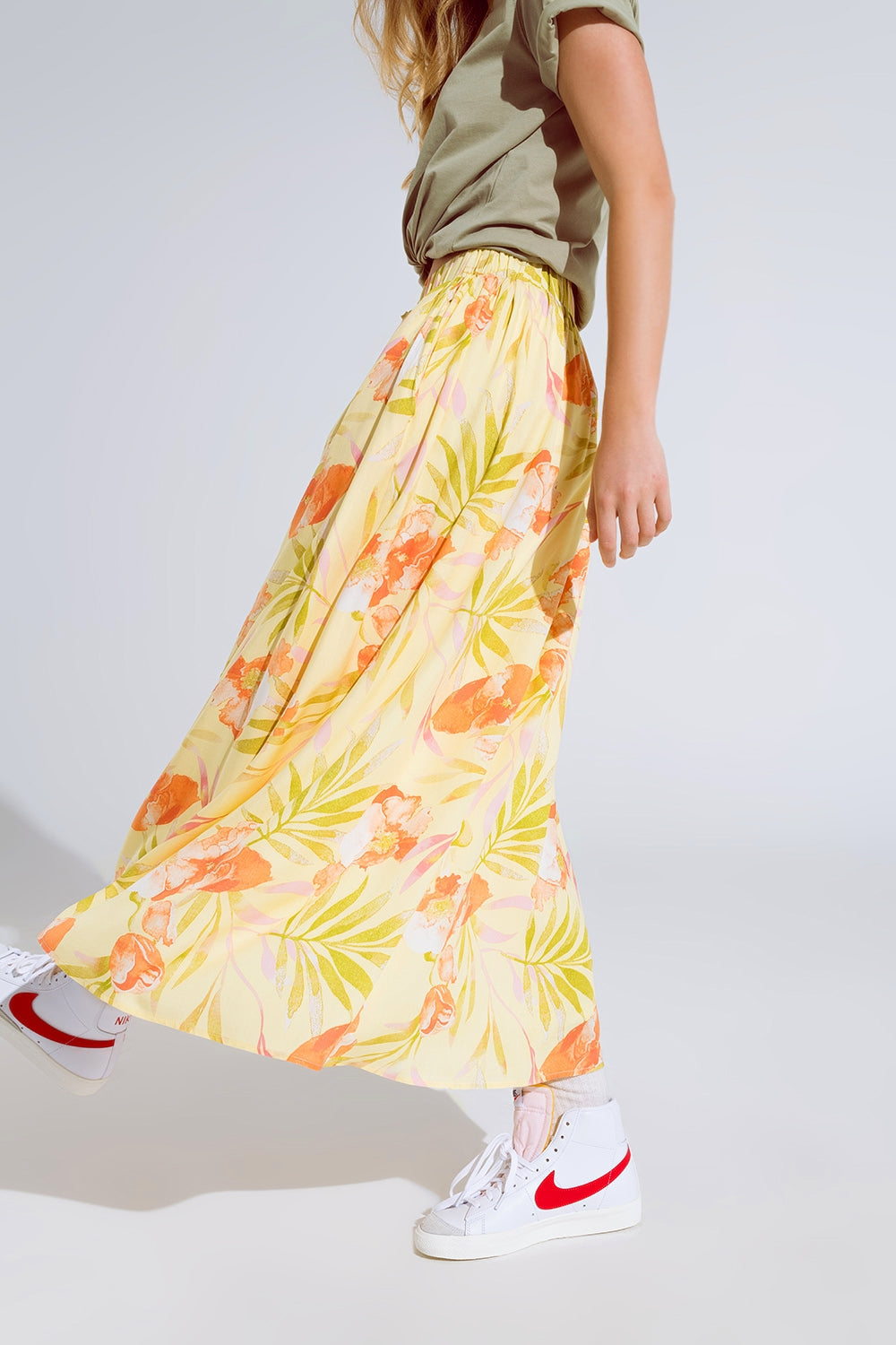 maxi falda amarilla con estampado tropical Q2