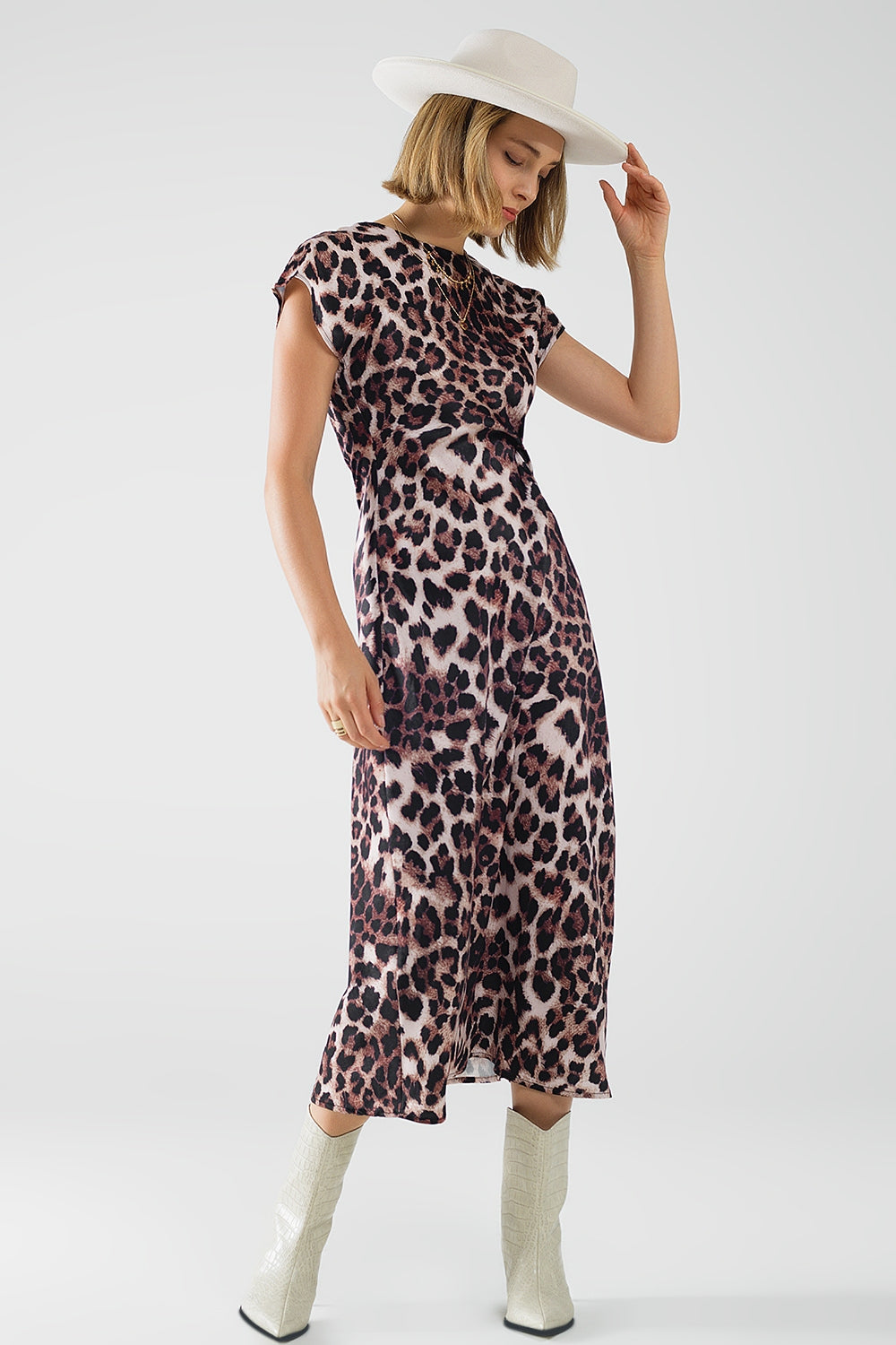 Maxi vestido con estampado de leopardo y detalle de nudo en la cintura Q2
