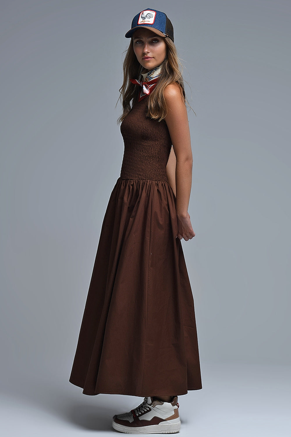 Maxi Vestido de popelina marrón con fruncidos Q2