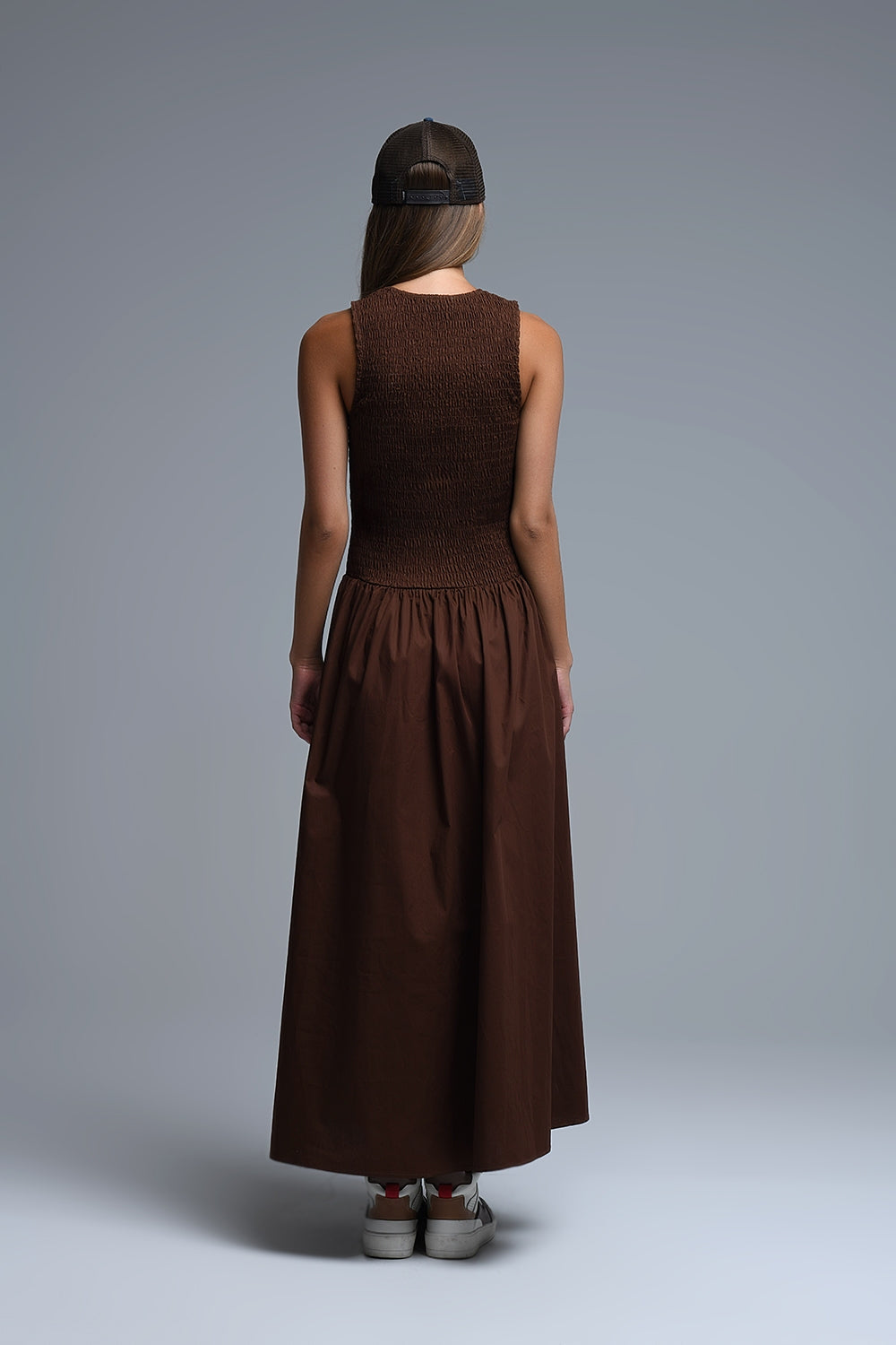 Maxi Vestido de popelina marrón con fruncidos Q2