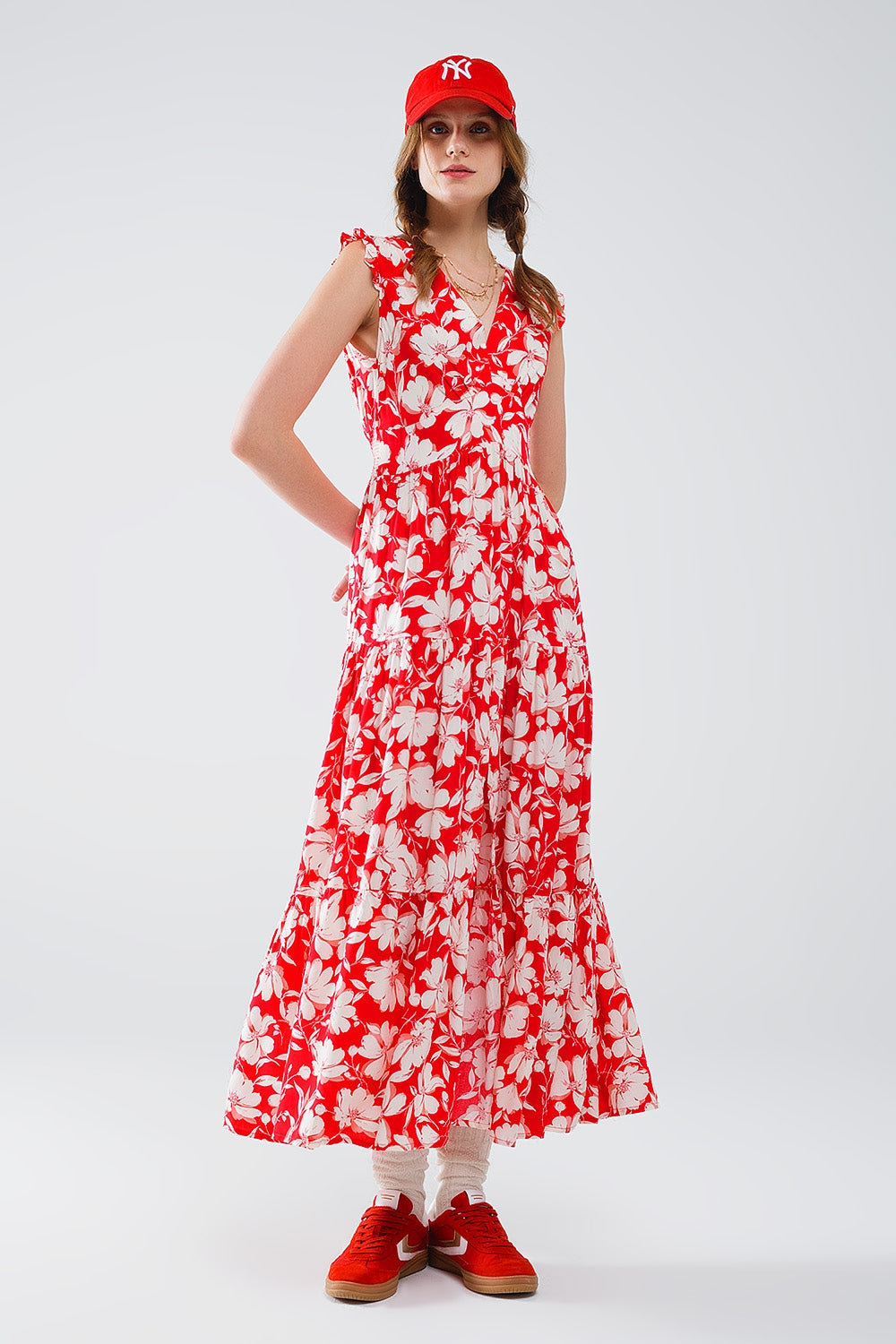 Maxi vestido rojo con estampado floral y escote en V Q2
