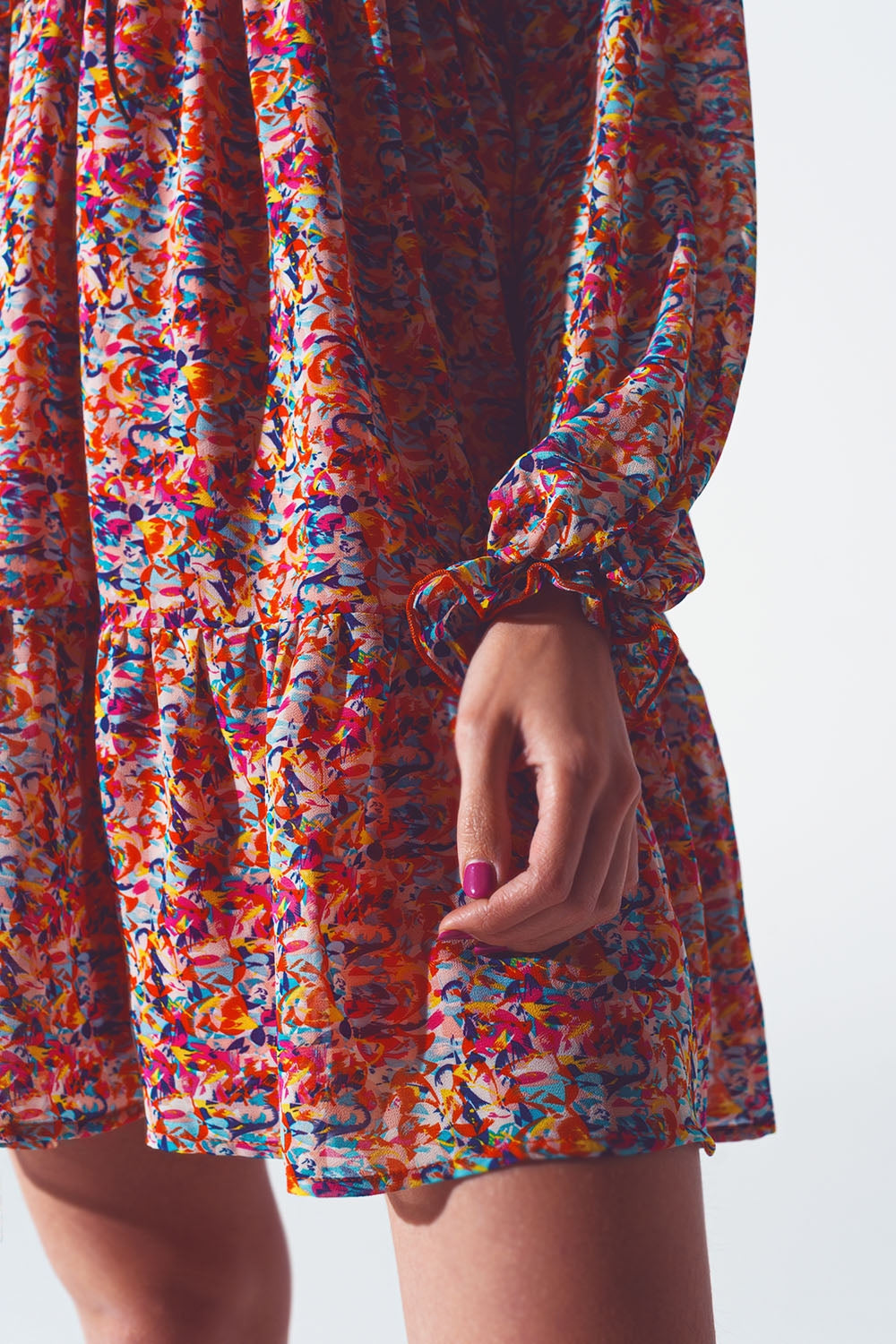 Mini Vestido Floral con Cuello en V Multicolor Q2