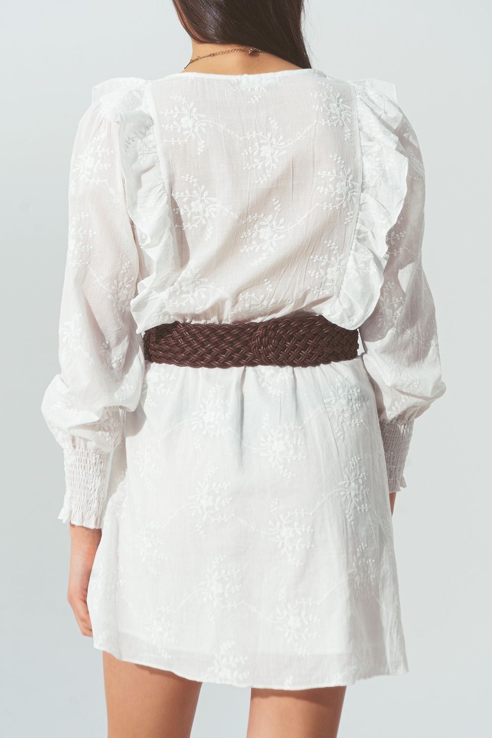 Mini Vestido Floral con Volantes en Blanco Q2