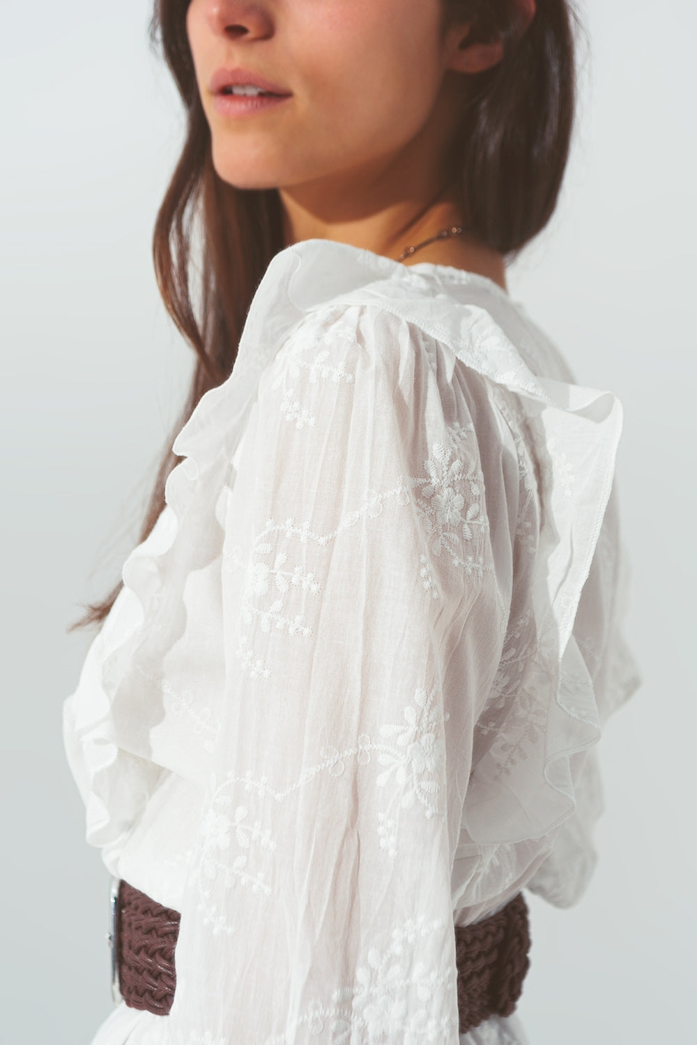 Mini Vestido Floral con Volantes en Blanco Q2
