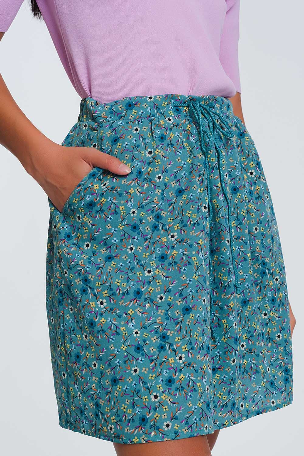 Minifalda con estampado de florecitas en verde Q2