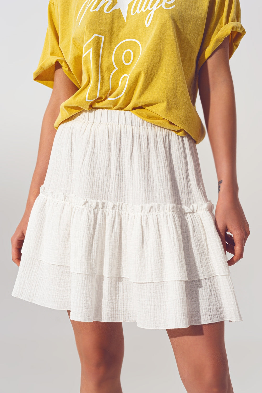 Minifalda con Volantes Texturizados en Blanco Q2