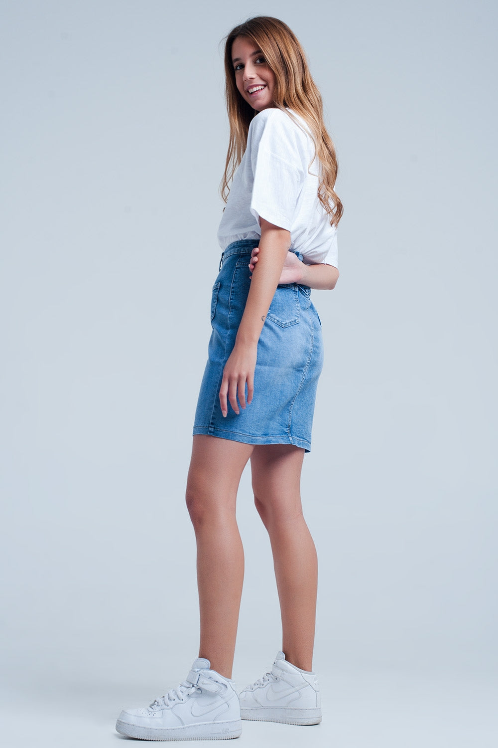 Minifalda vaquera azul con diseño abotonado Q2