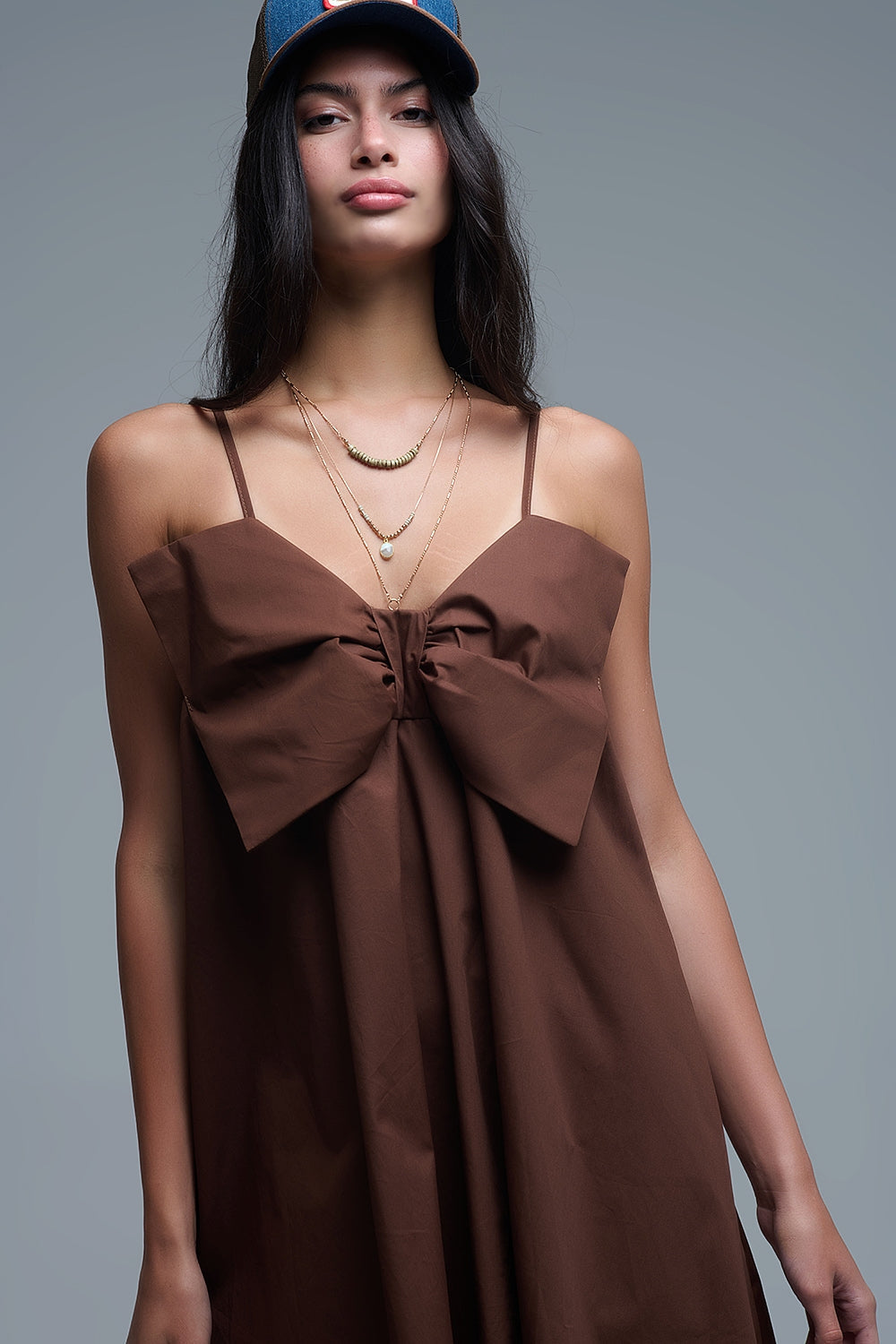 Minivestido de popelina marrón con detalle de gran lazo Q2