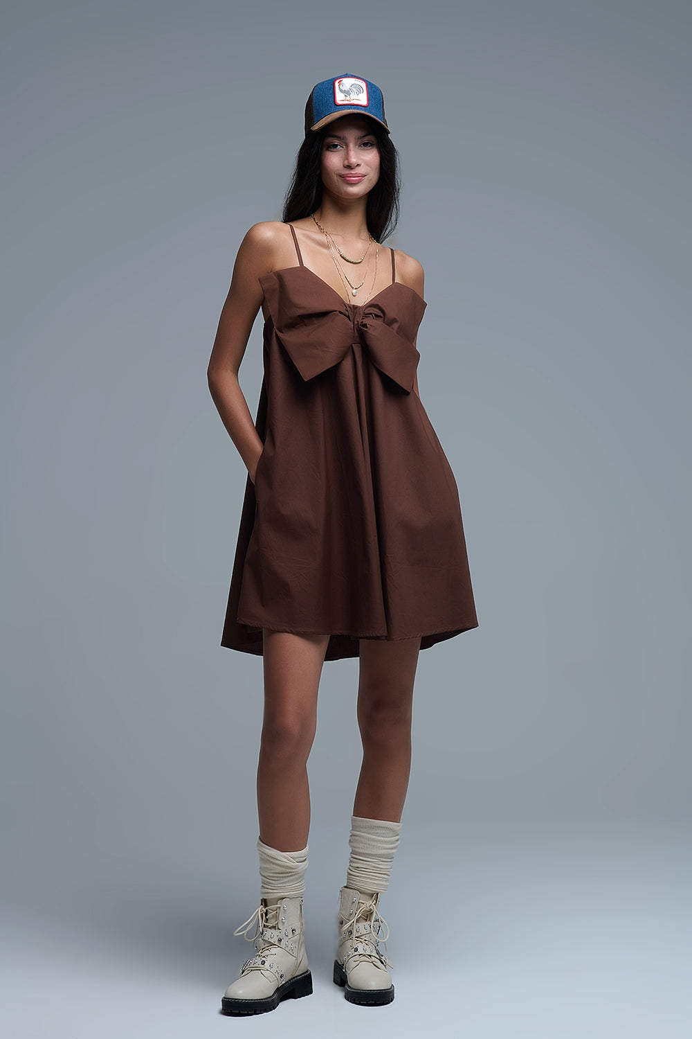 Minivestido de popelina marrón con detalle de gran lazo Q2