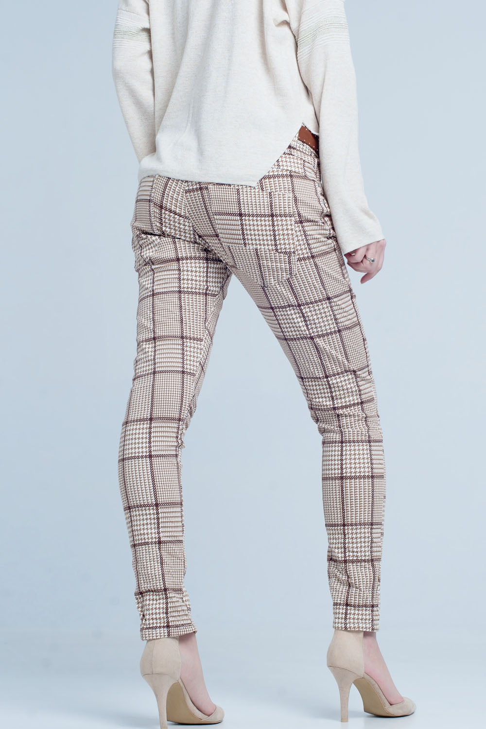 Pantalon de cuadros en beige con botones Q2