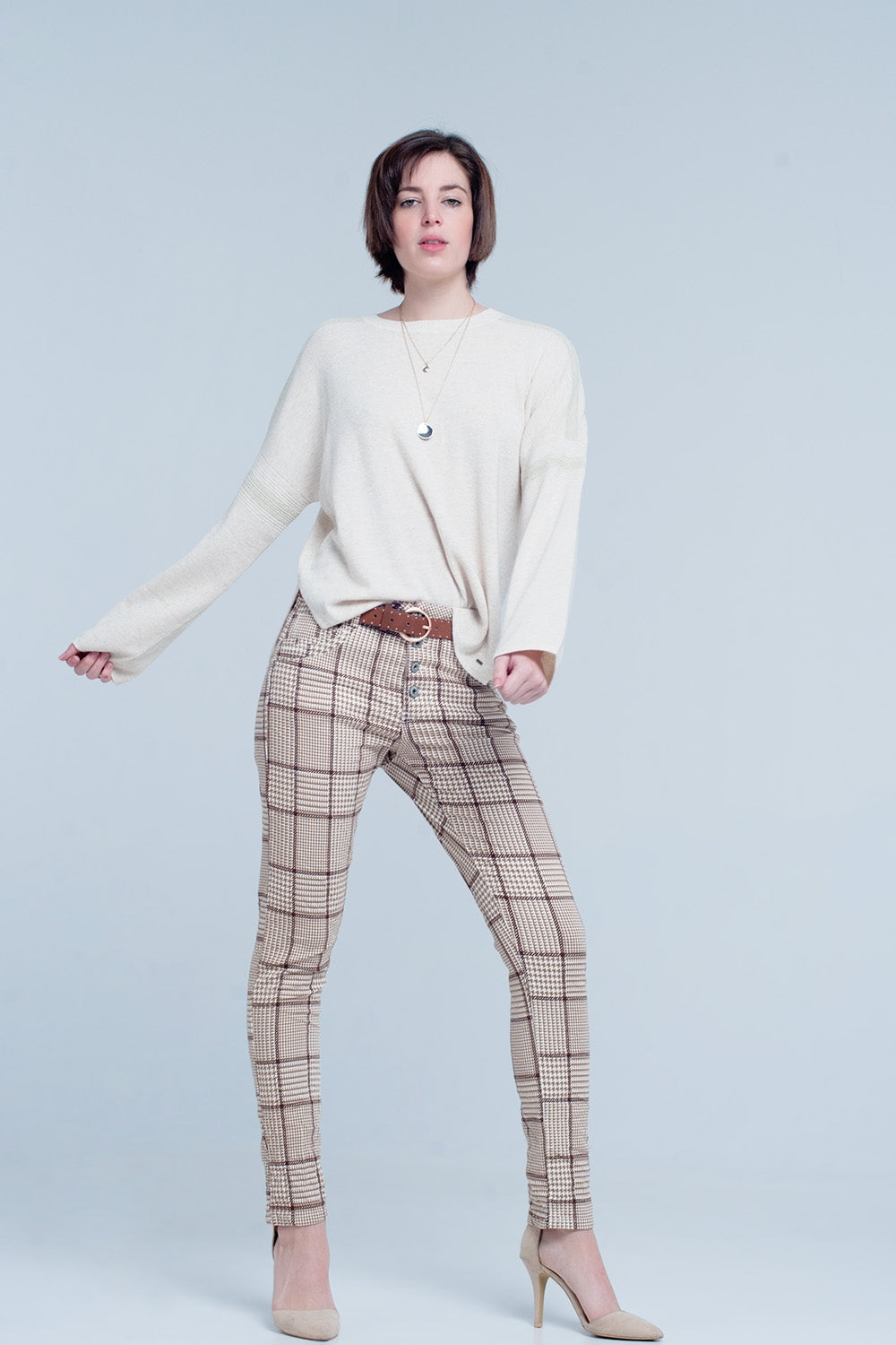 Pantalon de cuadros en beige con botones Q2