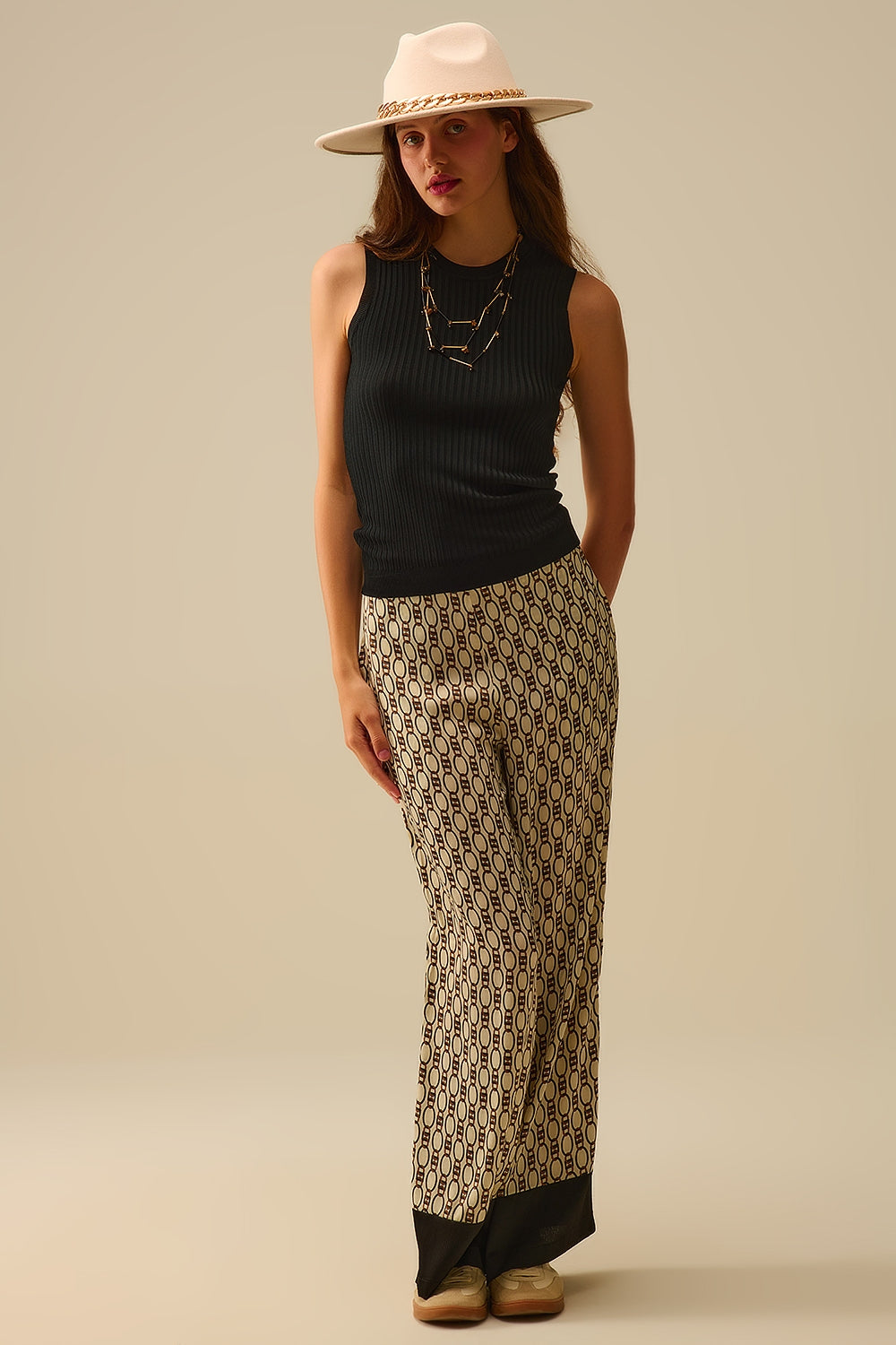 Pantalón estampado de pata ancha con motivo de cadenas Q2