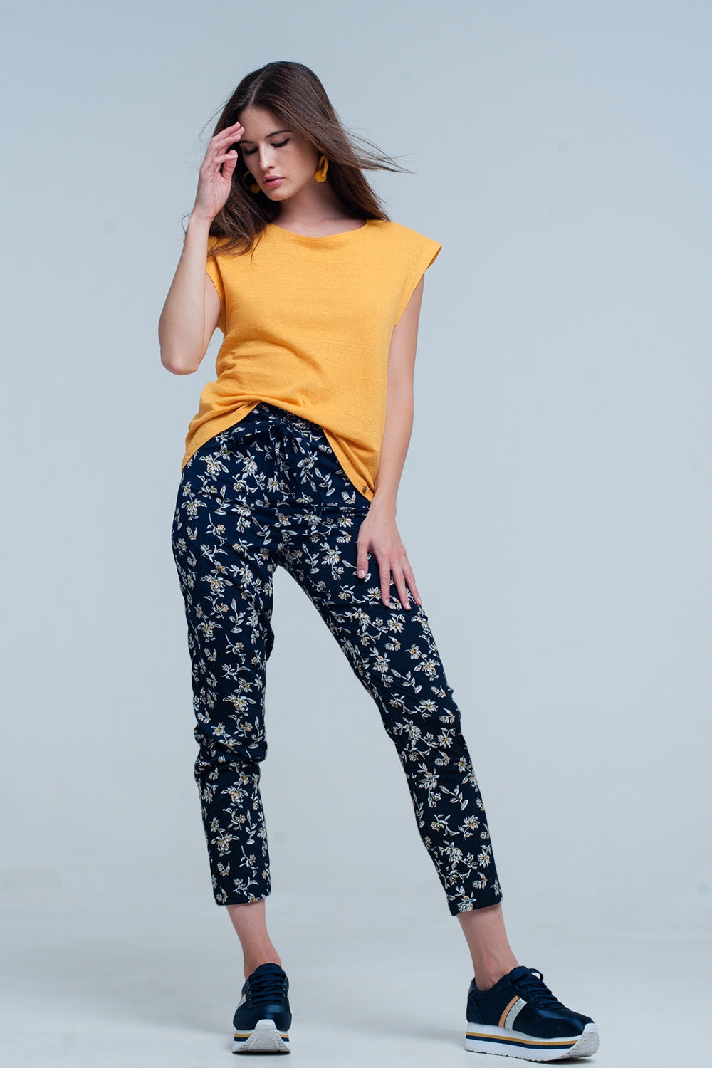 Pantalon estampado flores con cinturon Q2