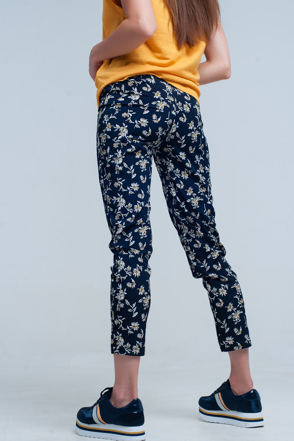 Pantalon estampado flores con cinturon Q2