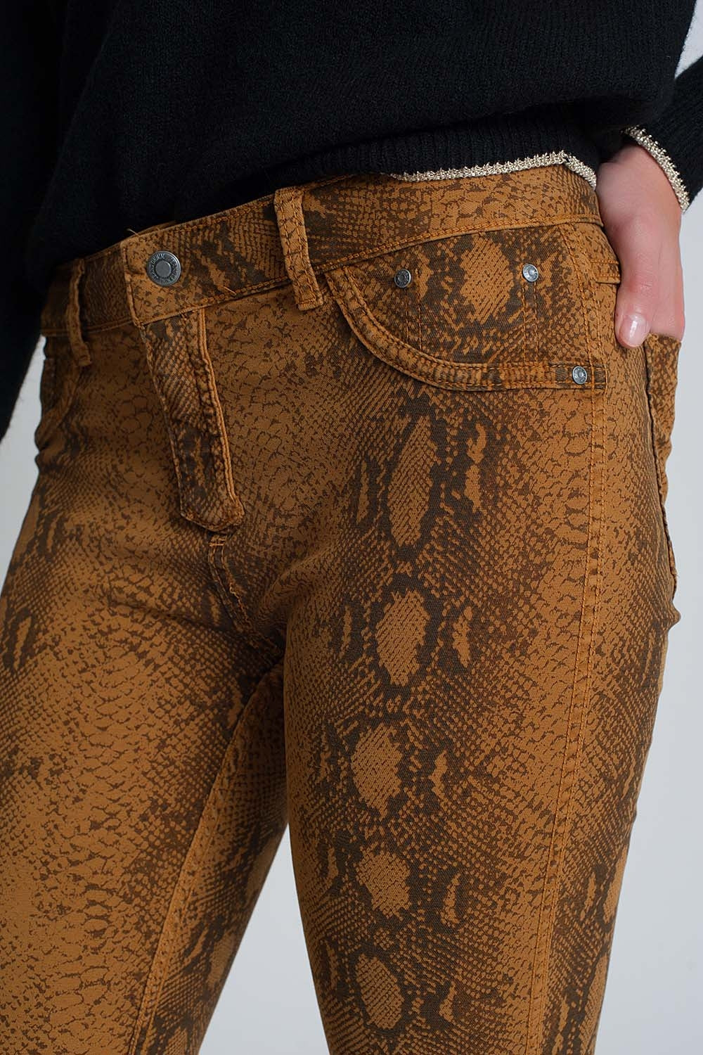 Pantalon estampado serpiente reversible en Mustard Q2