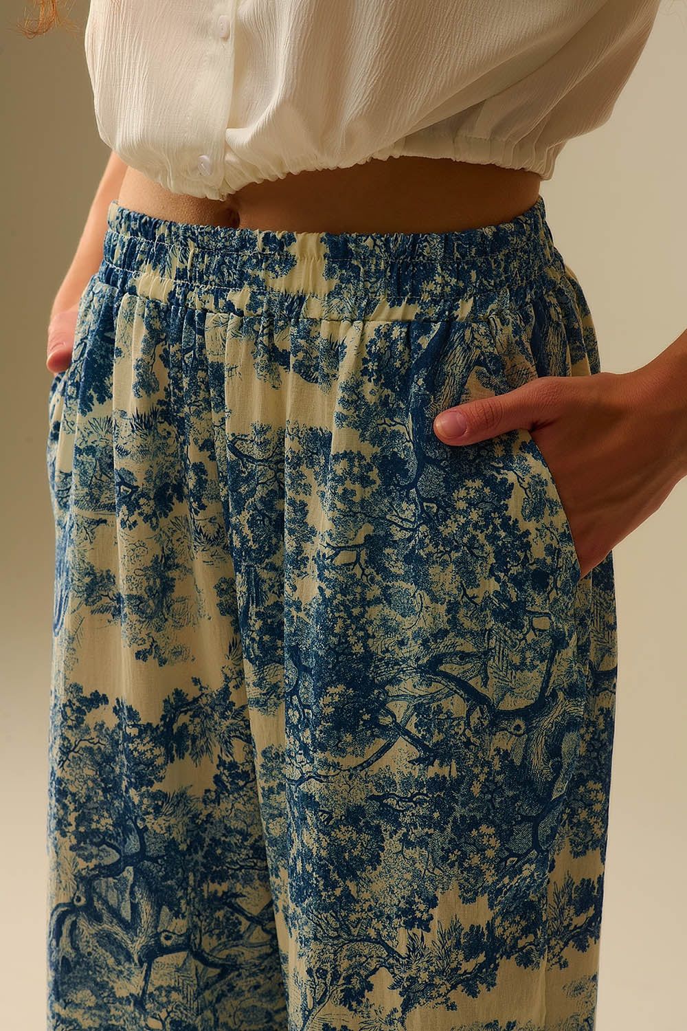 Pantalón fluido estampado Toile de Jouy con cintura elástica Q2
