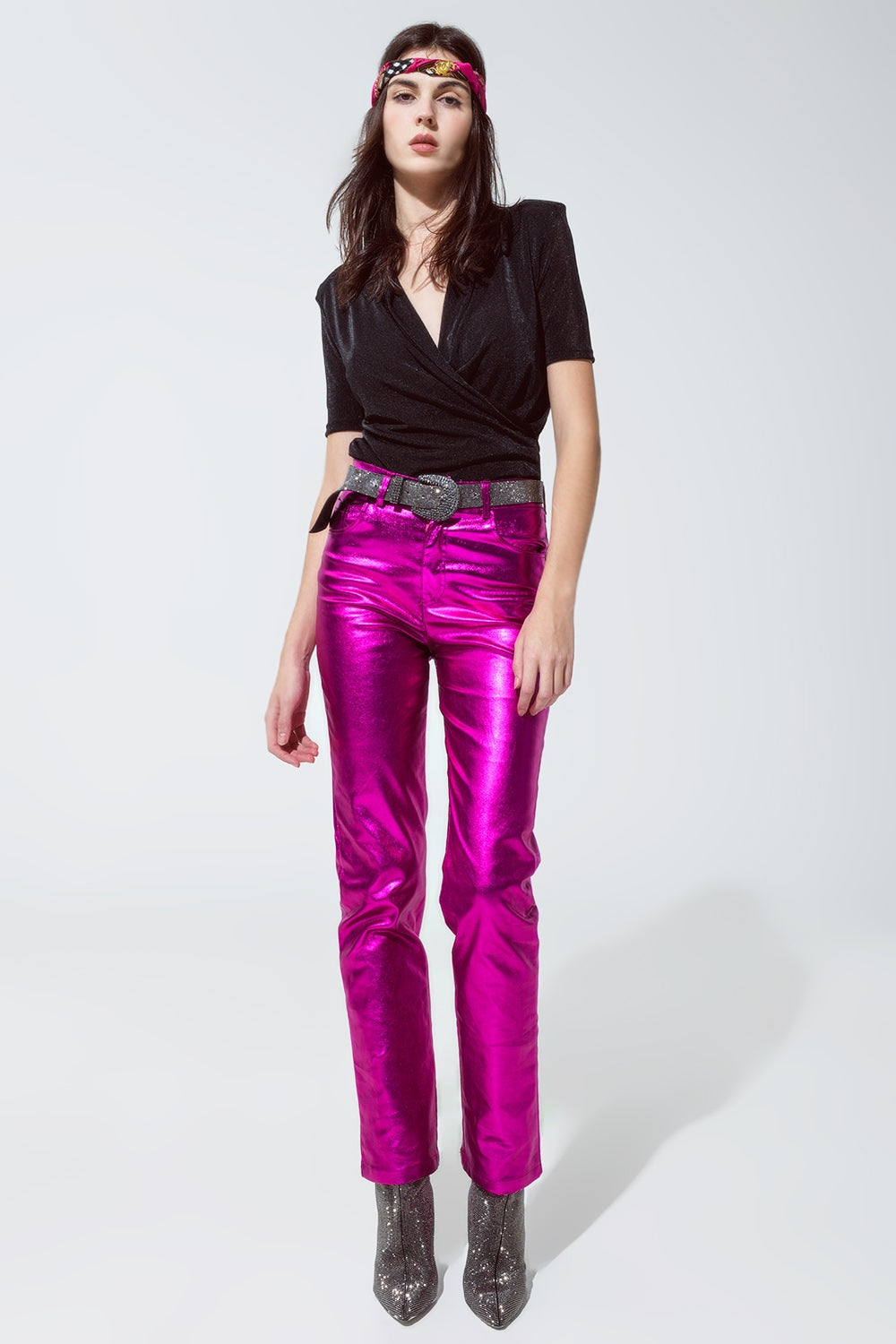 Pantalón recto metalizado en fucsia Q2