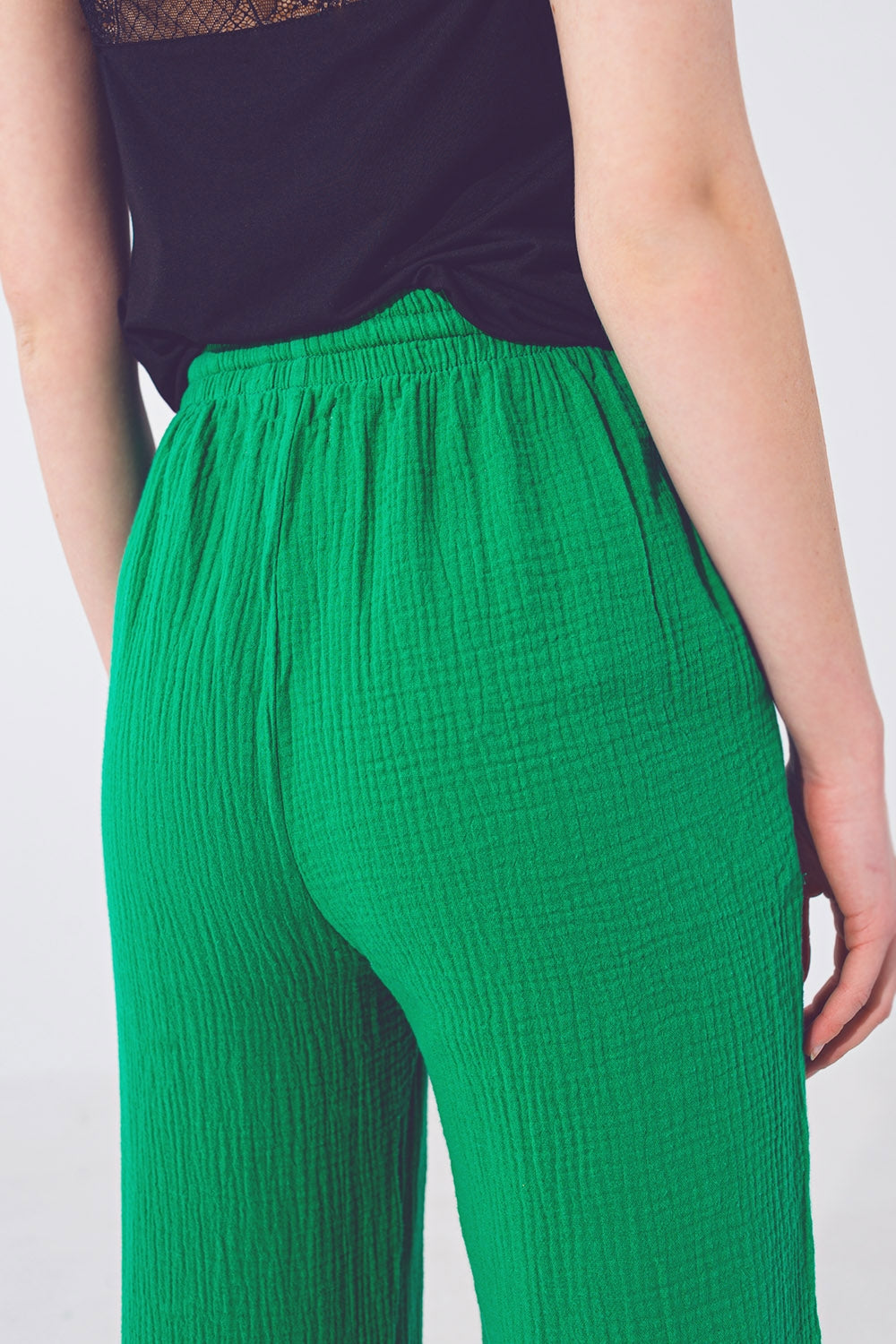Pantalón Texturizado de Corte Holgado en Verde Q2