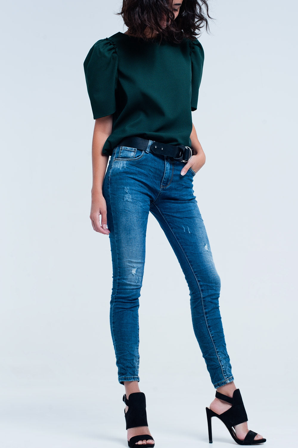 Pantalon vaquero ajustado con rasgaduras Q2