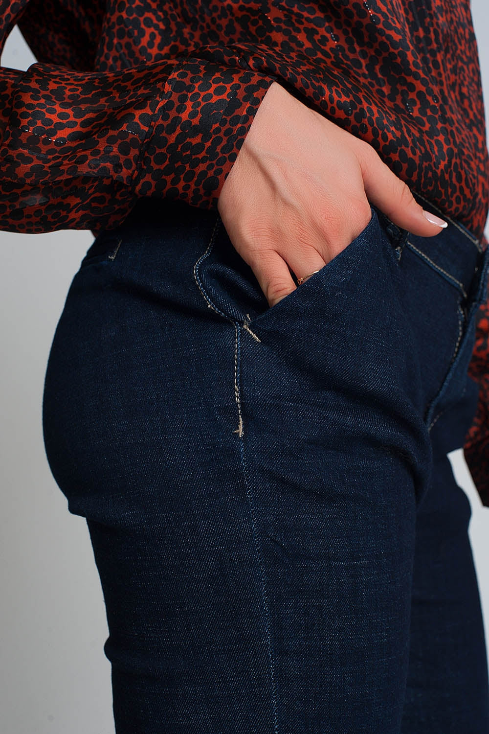 Pantalon vaquero estilo chino de corte pitillo Q2