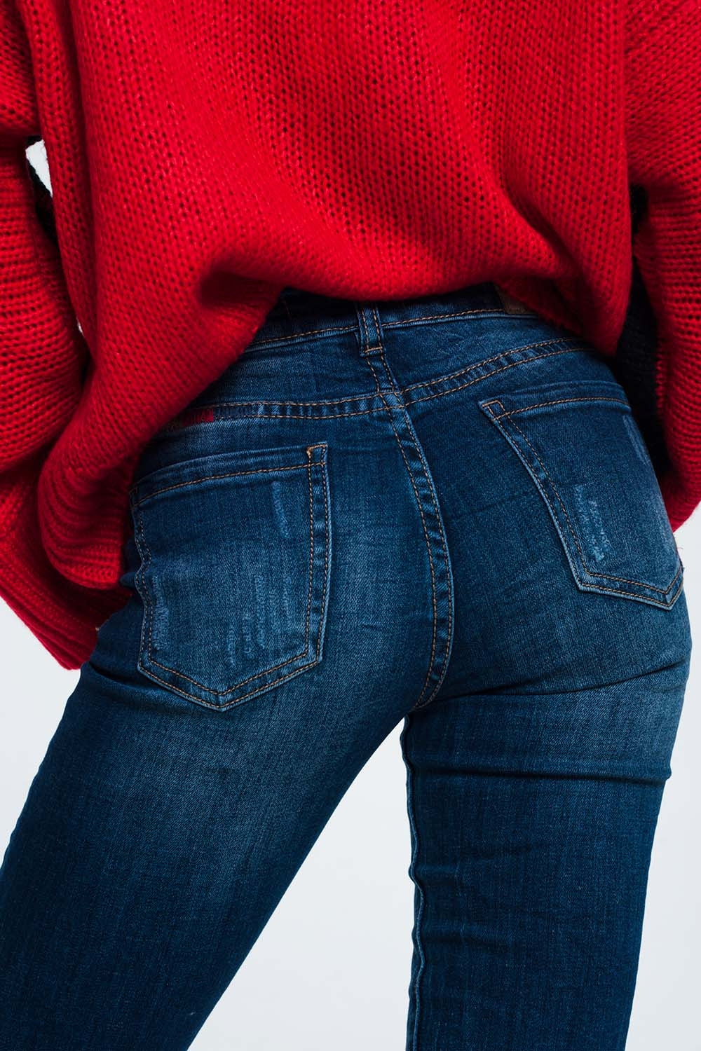 Pantalon vaquero slim con detalle de hilo en colores Q2