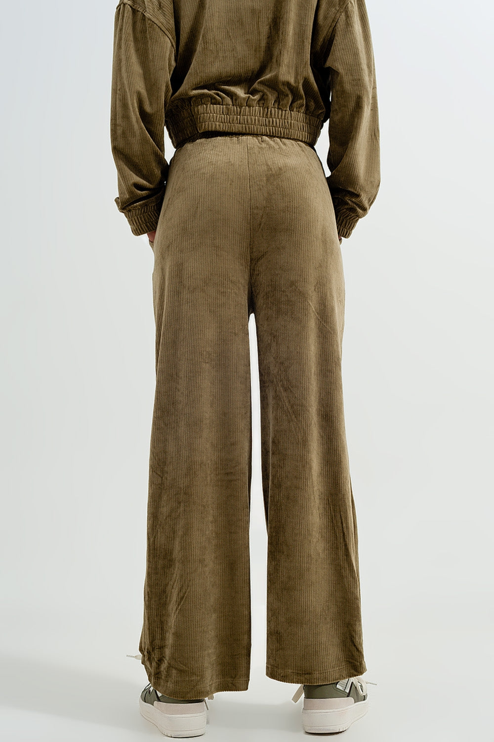Pantalon verde con cordón ajustable de pana Q2