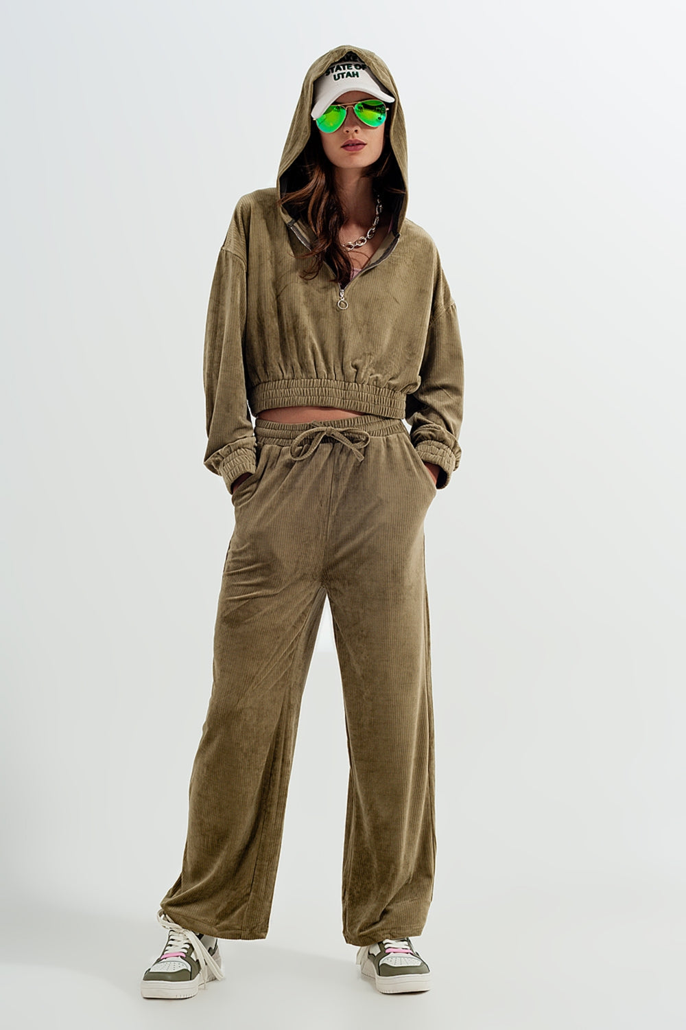 Pantalon verde con cordón ajustable de pana Q2