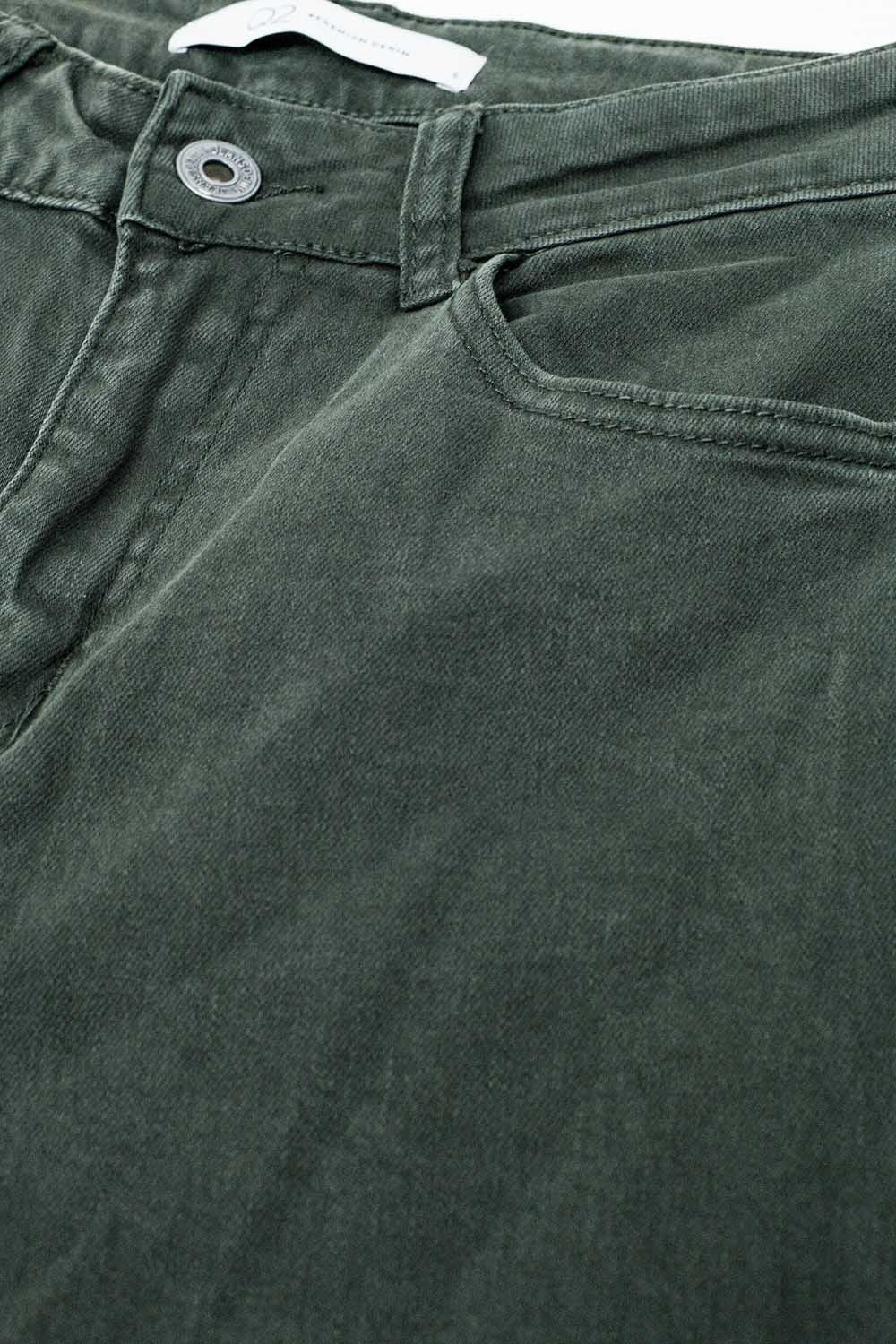 Pantalón verde militar de talle alto y pierna ancha Q2