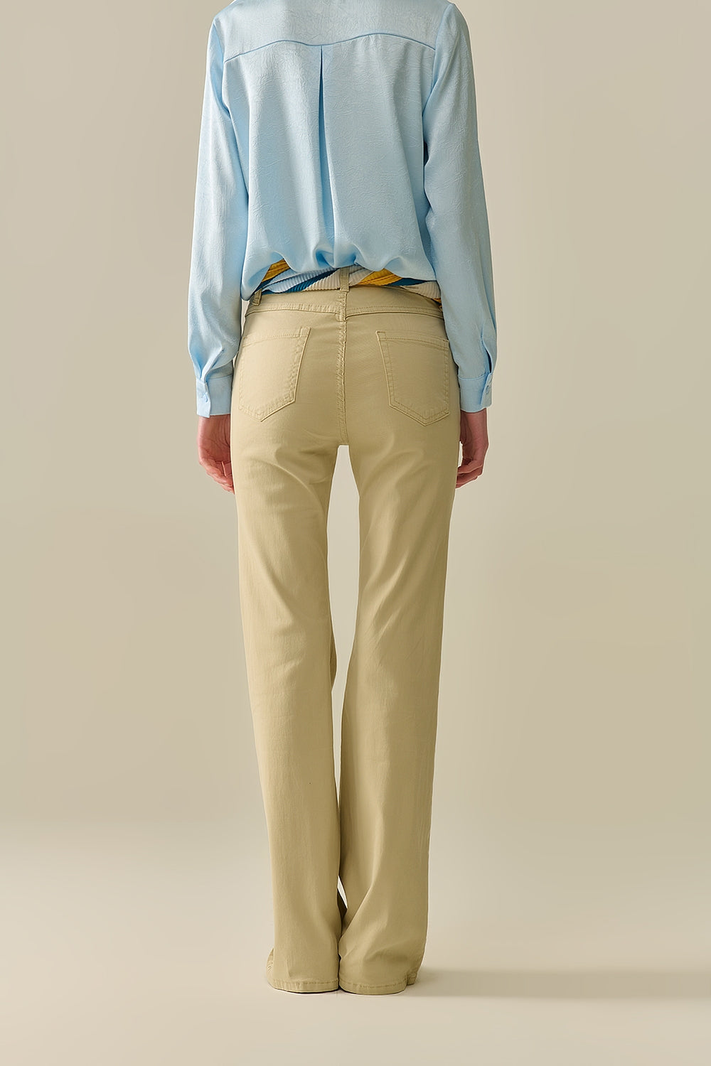 Pantalones Acampanados Beige Cómodos y Elásticos Q2