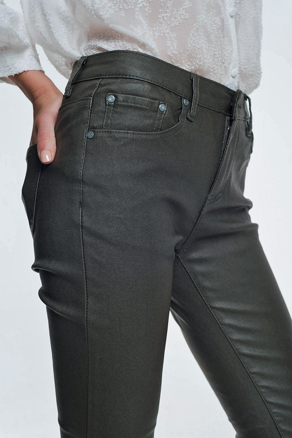 Pantalones ajustados de talle alto en caqui Q2