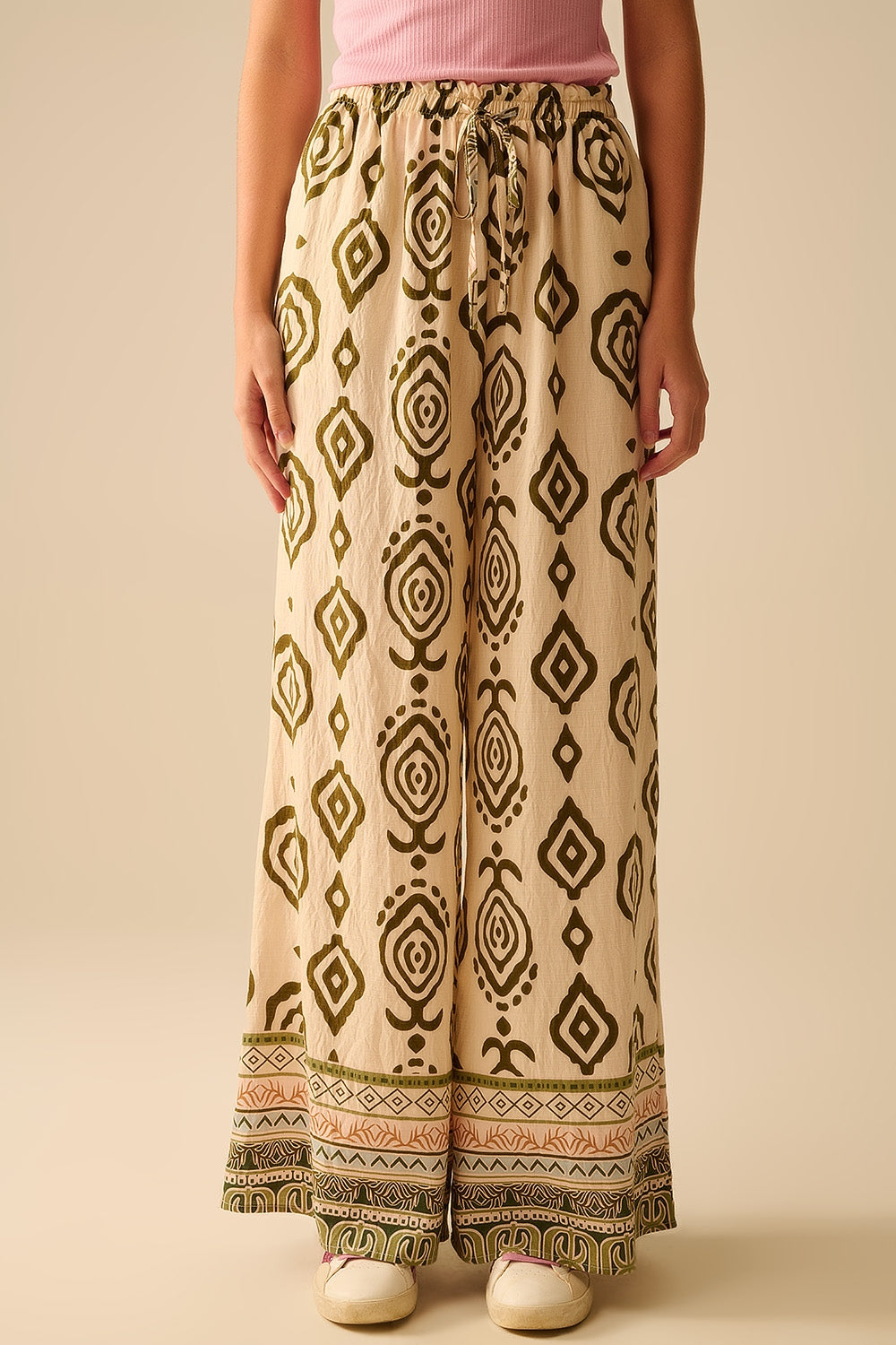 Q2 Pantalones anchos caqui con estampado boho