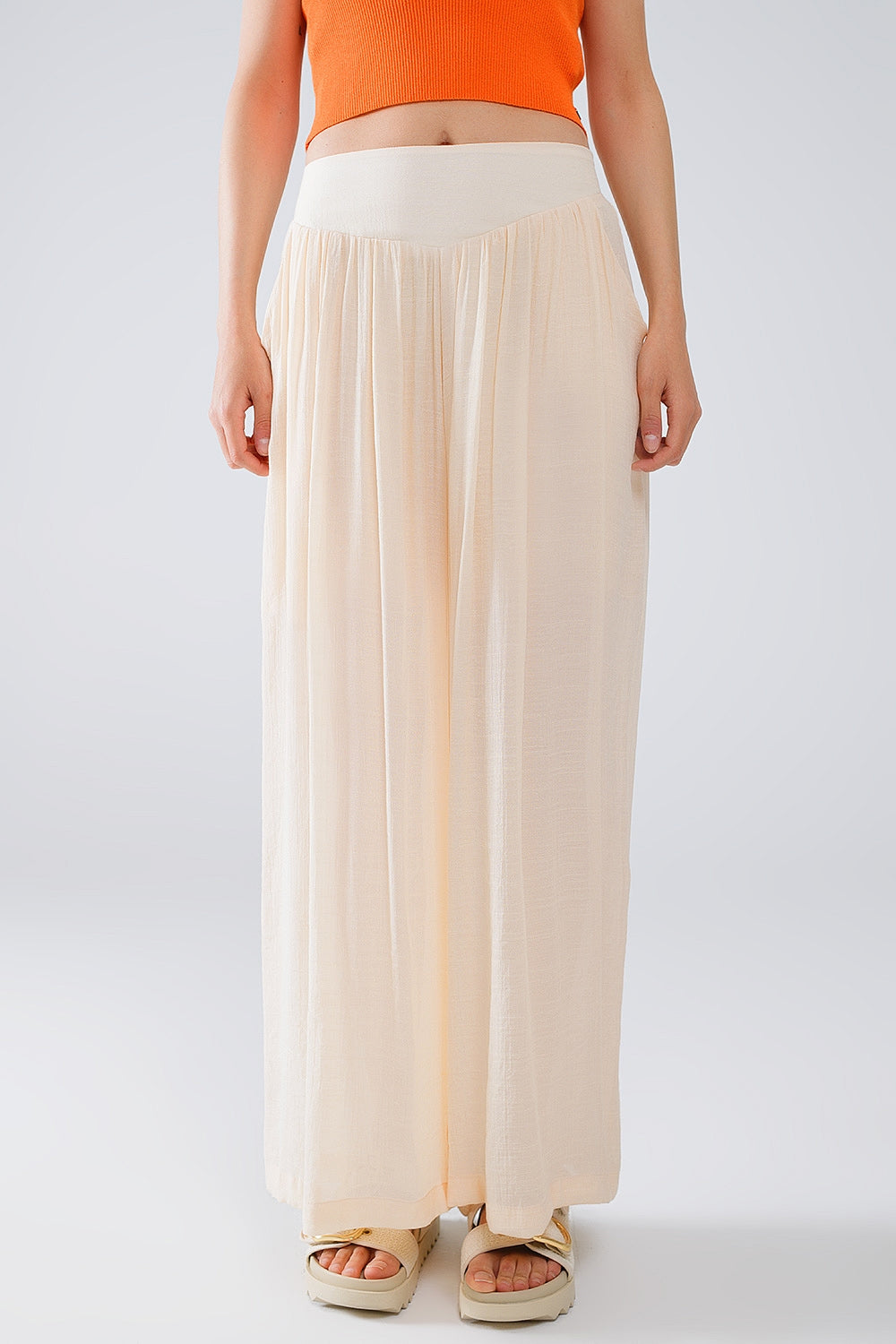 Pantalones Beige Estilo Palazzo Con Bolsillos Laterales Y Cintura Gruesa Q2