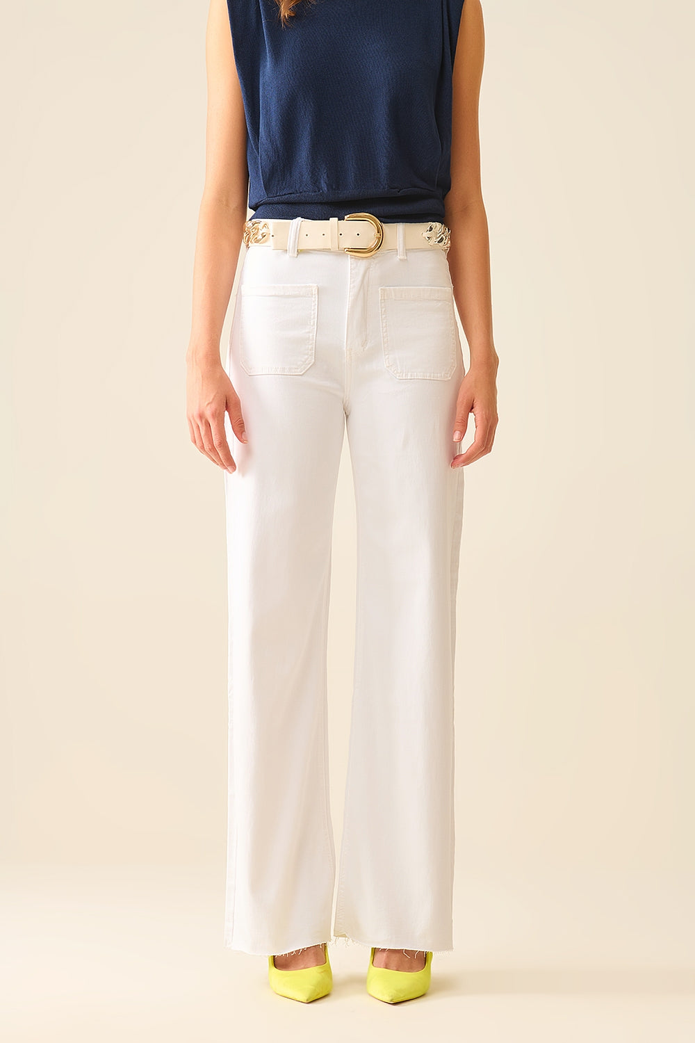 Q2 Pantalones blancos rectos con bolsillos delanteros