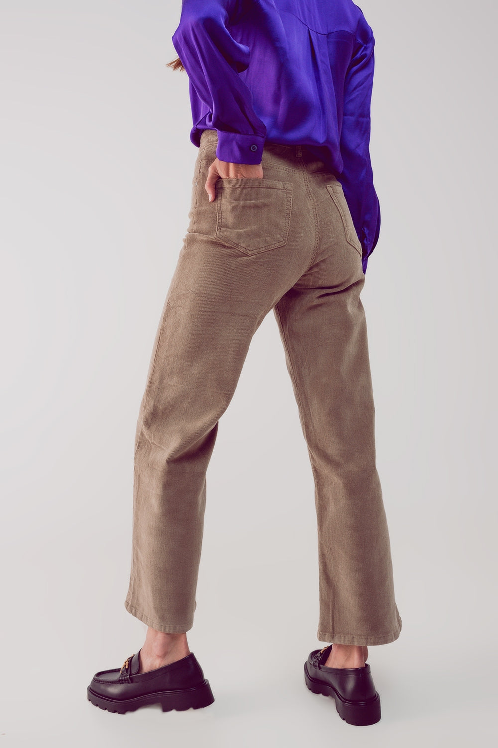 Pantalones capri beige de pana Q2