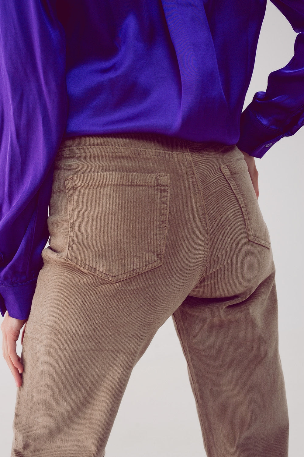 Pantalones capri beige de pana Q2