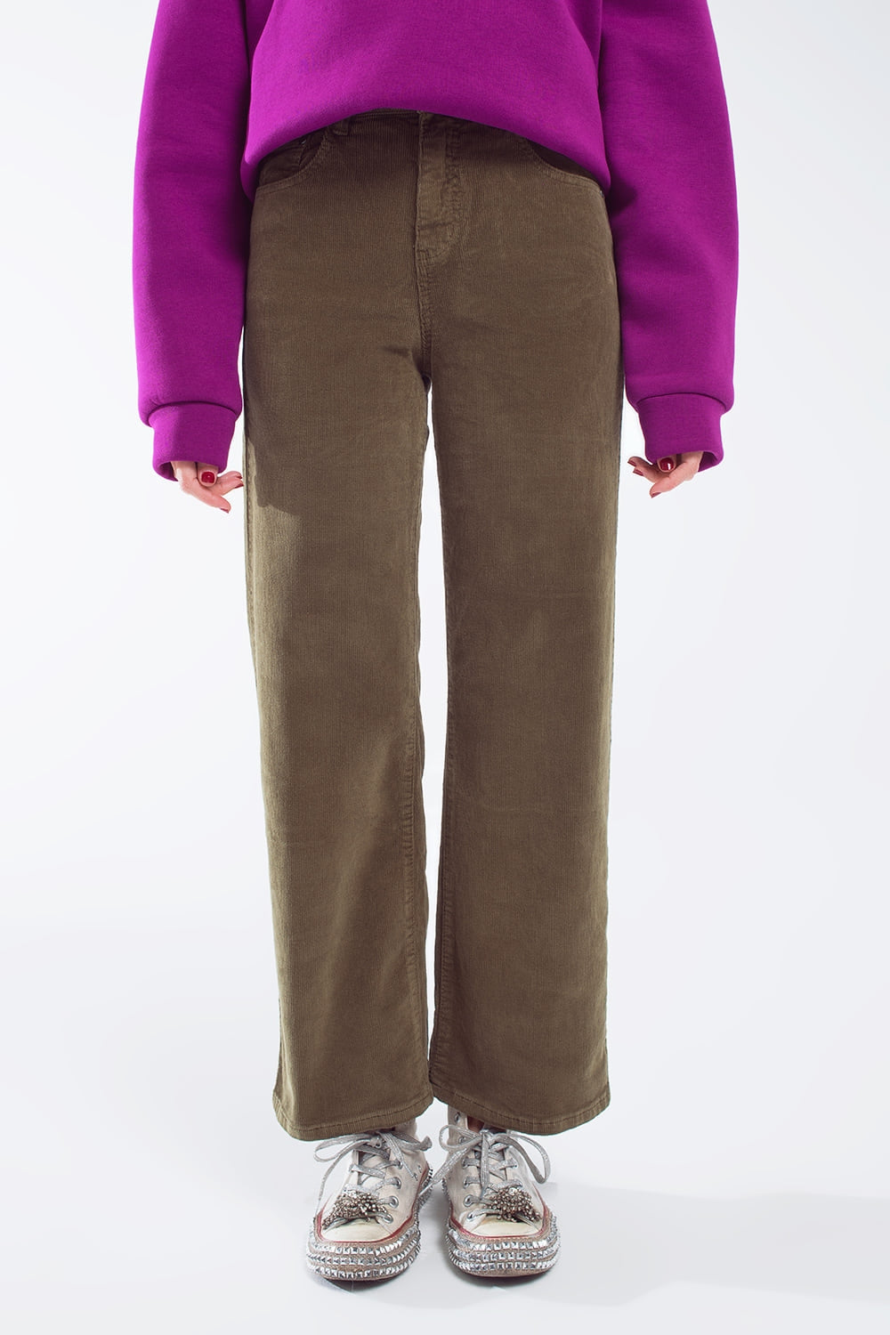 Q2 Pantalones capri caqui de pana