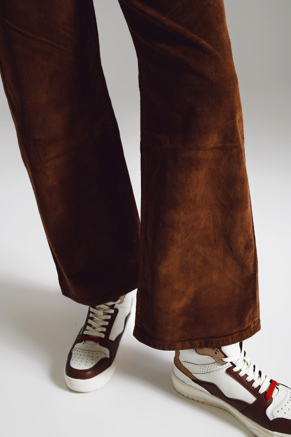 Pantalones capri marron de pana Q2