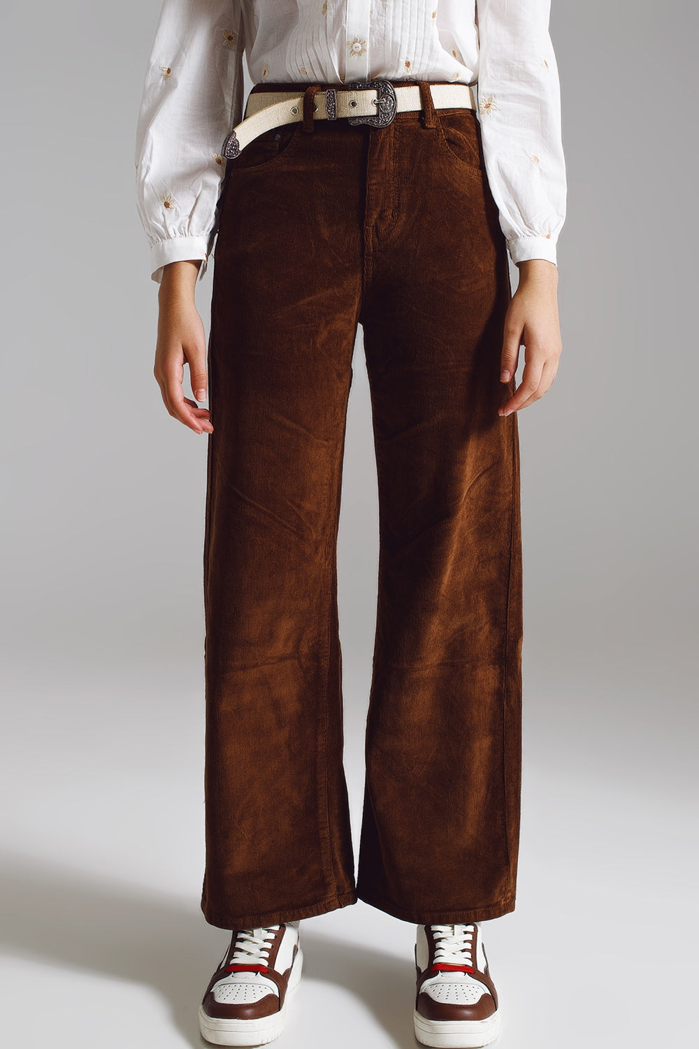 Q2 Pantalones capri marron de pana